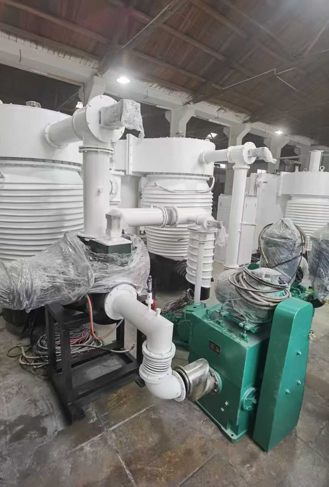 2.2 m high, 2 m wide coating machine, dual 1000 diffusion pumps, 1200 rotor-compound pumps, 2 Zhezhen 2H150 vibration-free pumps, 30-liter maintenance pumps.