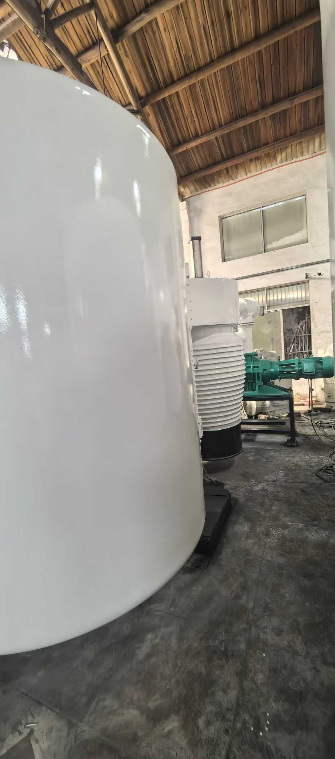 1800x2 m² coating machine, dual 800 diffusion pumps, 1200 rotor-screw pumps, 2 Lifeng 2H150 vibration-free pumps, 30-liter maintenance pumps.