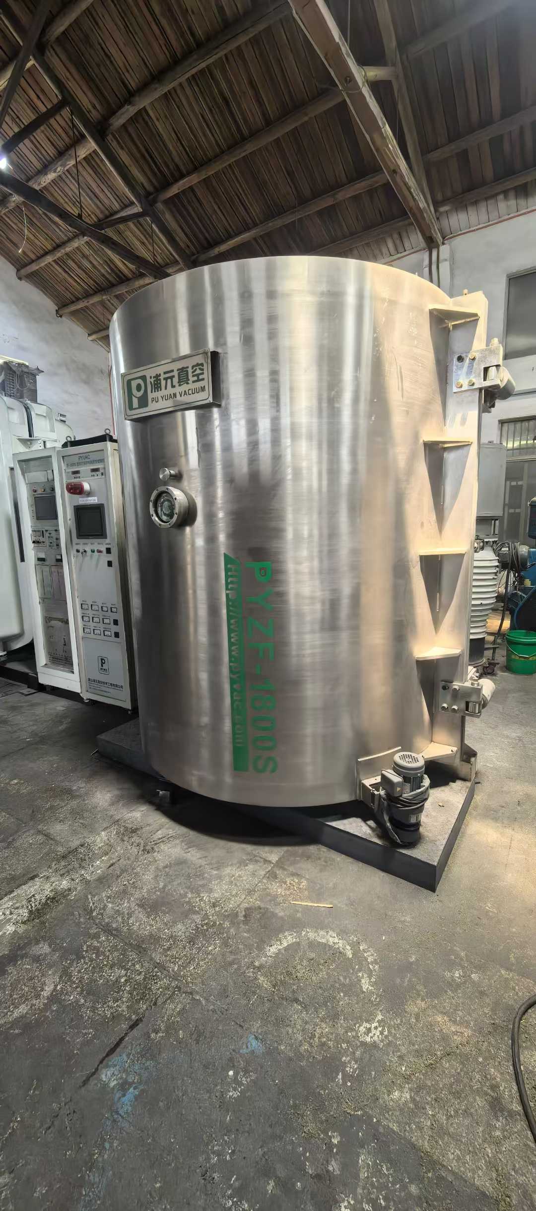 1800x2-meter coating machine, dual 800 diffusion pumps, 1200 rotary vane pumps, dual vacuum pumps, 15-liter maintenance pump.