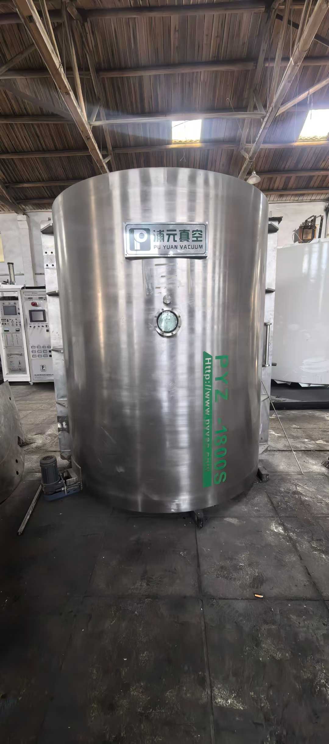 1800x2-meter coating machine, dual 800 diffusion pumps, 1200 rotary vane pumps, dual vacuum pumps, 15-liter maintenance pump.