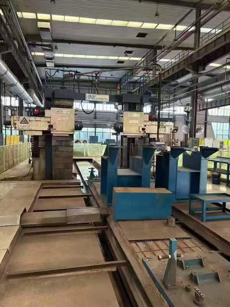 CNC head-end boring and milling processing center.