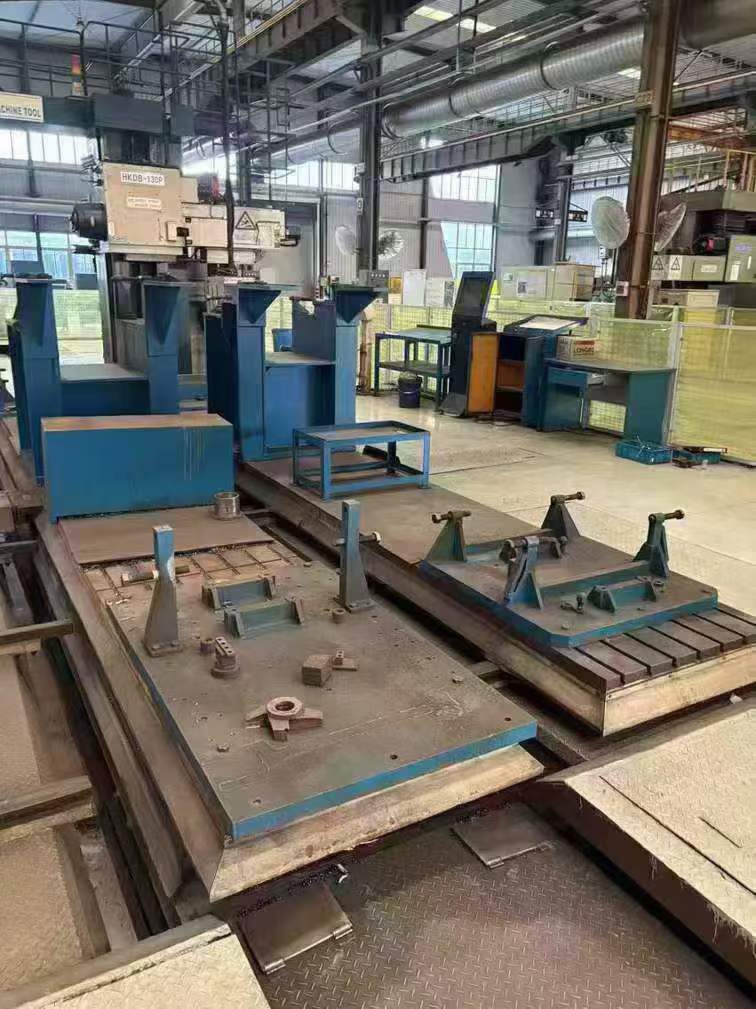CNC head-end boring and milling processing center.