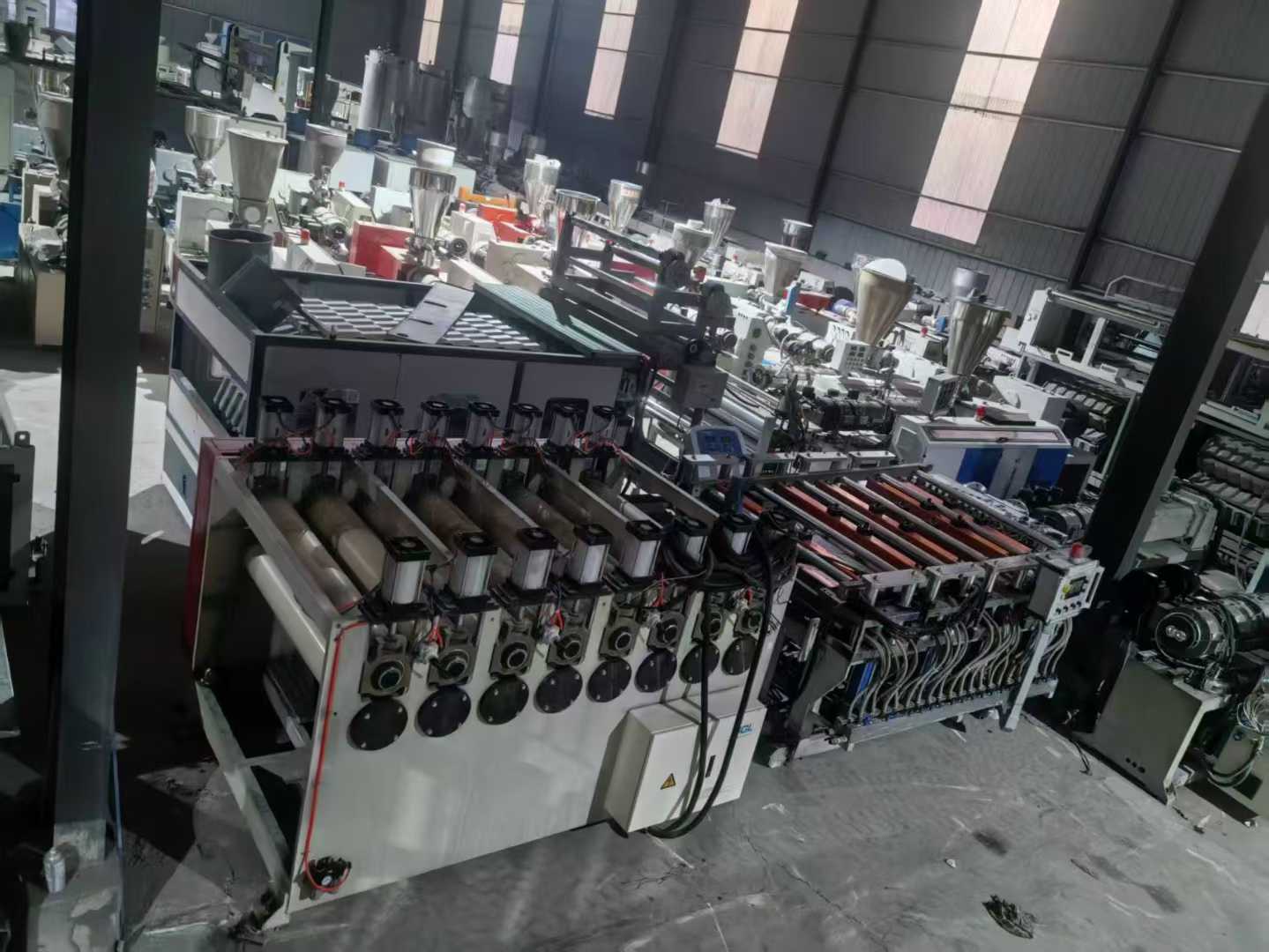 80-65 carbon crystal large panel production line.