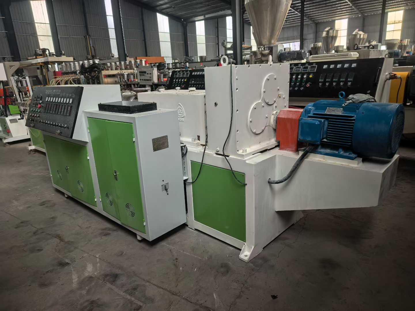 55-spindle dual-outlet profile production line.