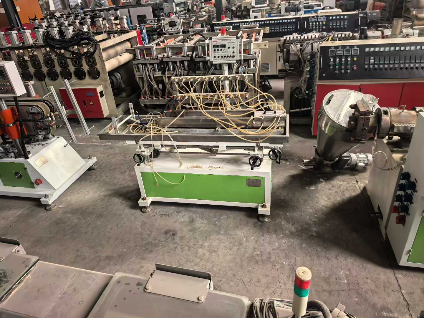 55-spindle dual-outlet profile production line.