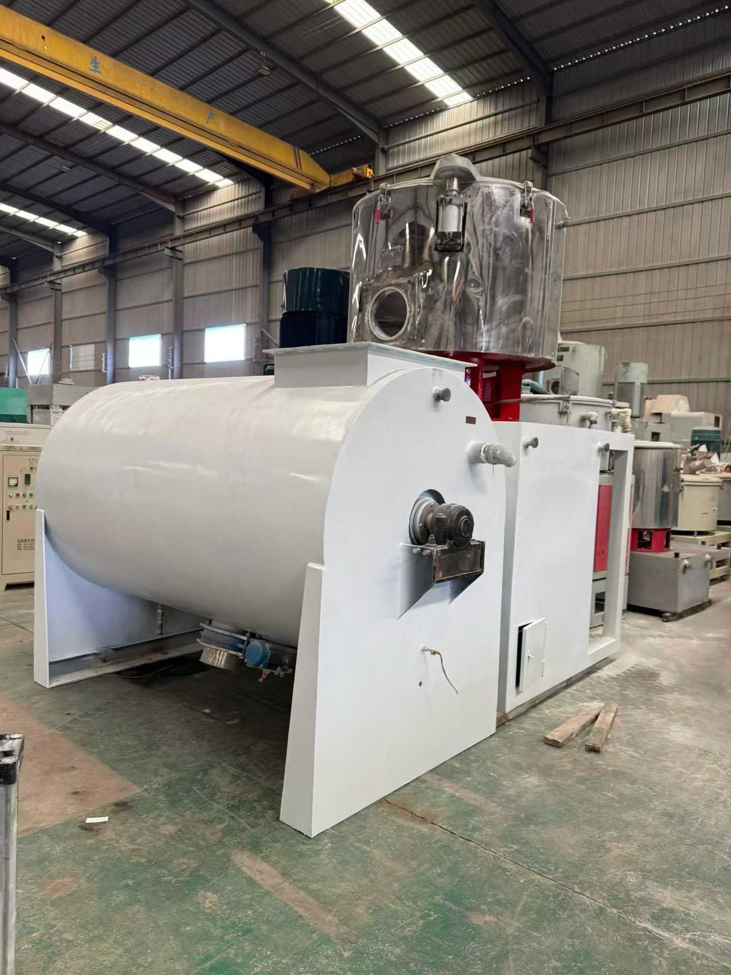 Three sets of 1000/3000 blending machines.