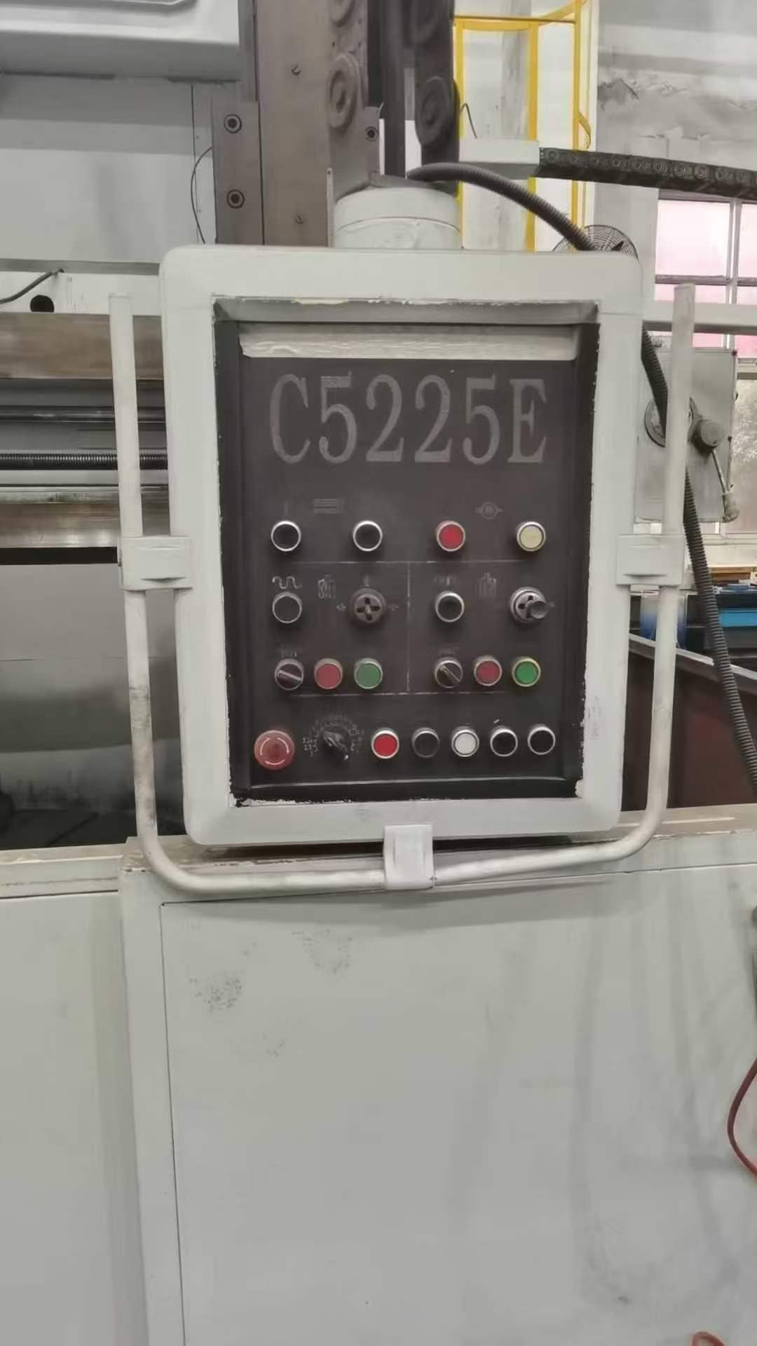 Qiqihar 2.5-meter CNC lathe! Collet 2.25 meters! Processing height 1.6 meters! Load capacity 10 tons! Mitsubishi system.