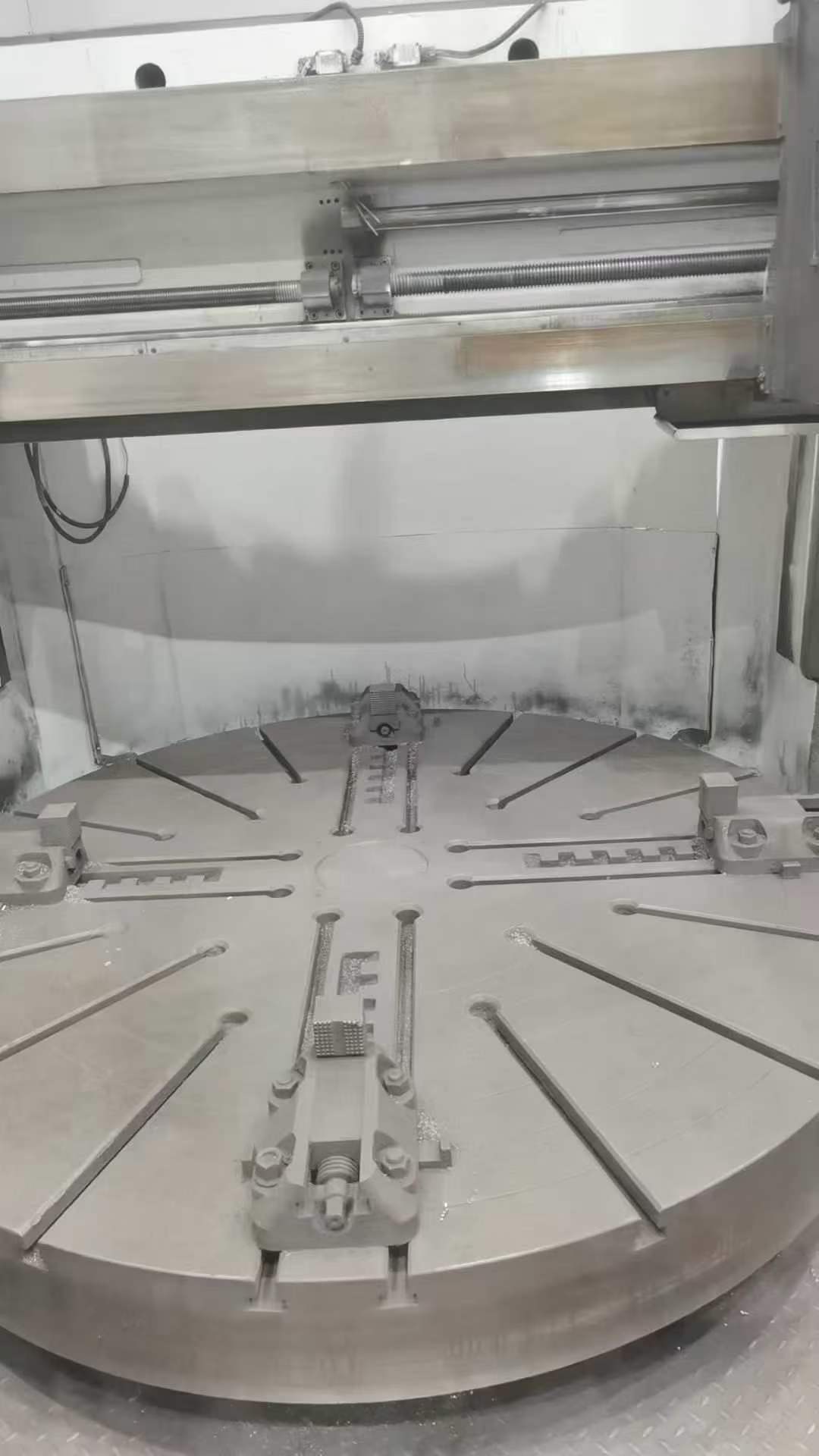 Qiqihar 2.5-meter CNC lathe! Collet 2.25 meters! Processing height 1.6 meters! Load capacity 10 tons! Mitsubishi system.