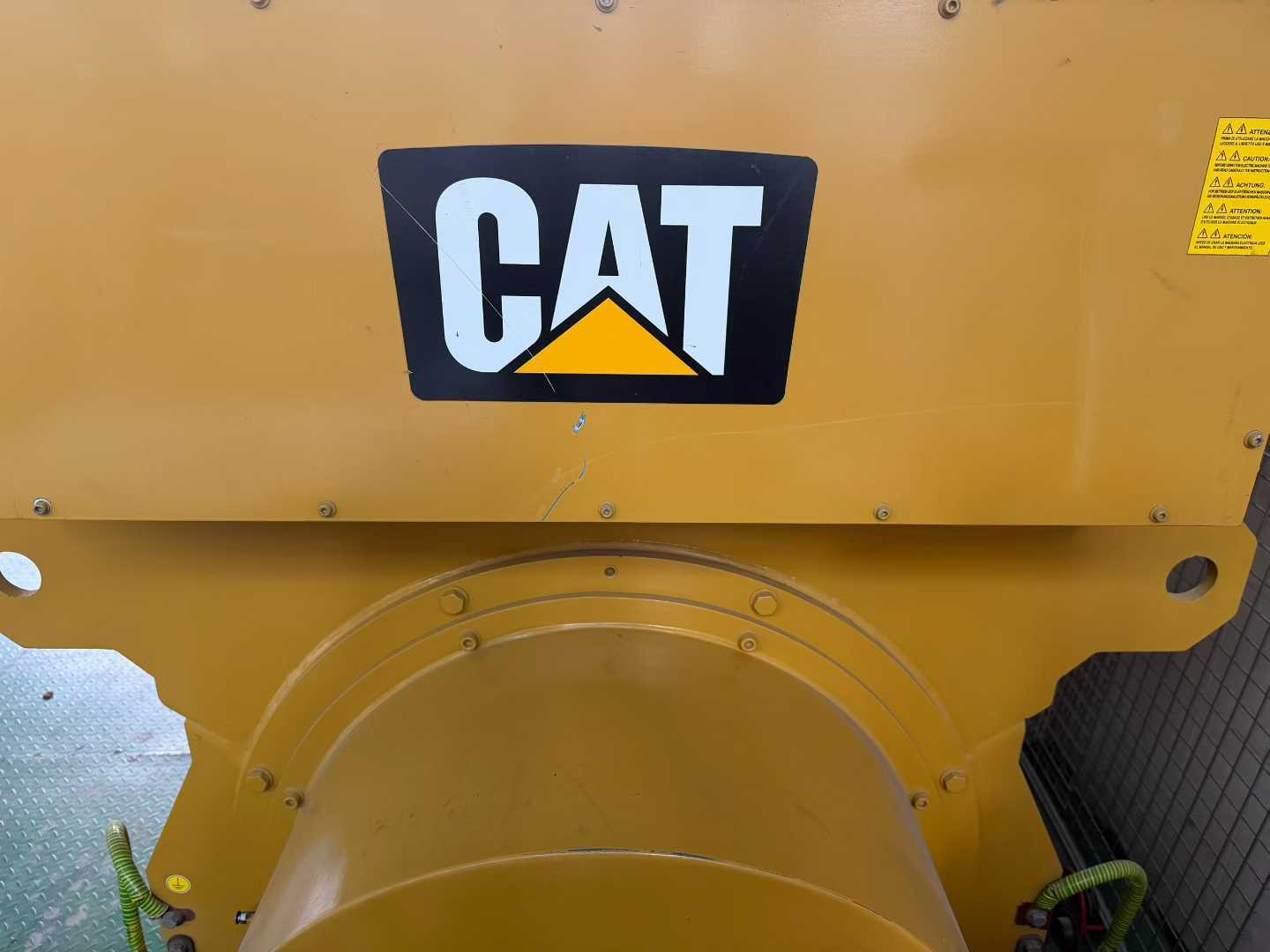 Brand new, never used. American Caterpillar CAT CG170-12 type 1200kW natural gas generator set, 50 Hz, 10500V. Brand new quality, second-hand price.