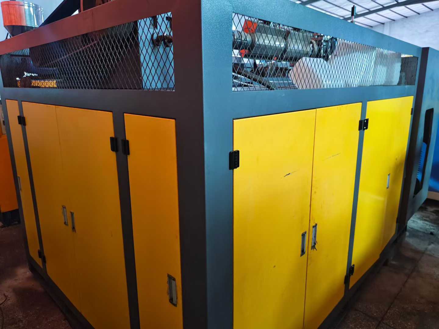 Blow molding machine.