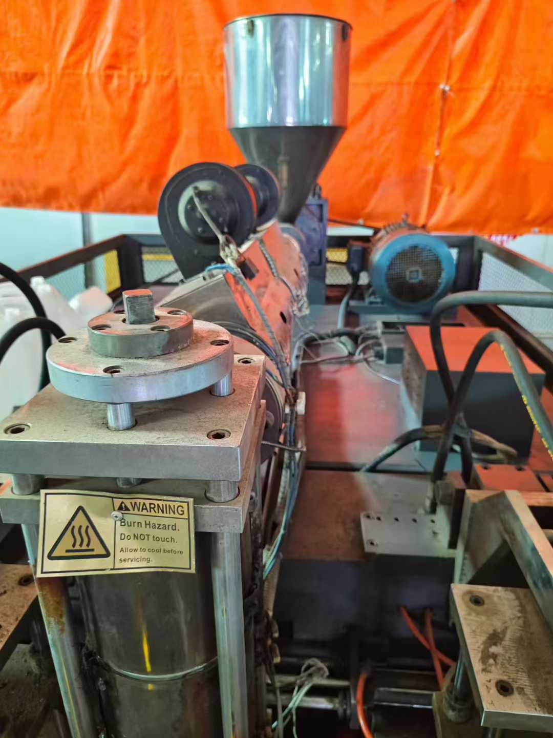 Blow molding machine.