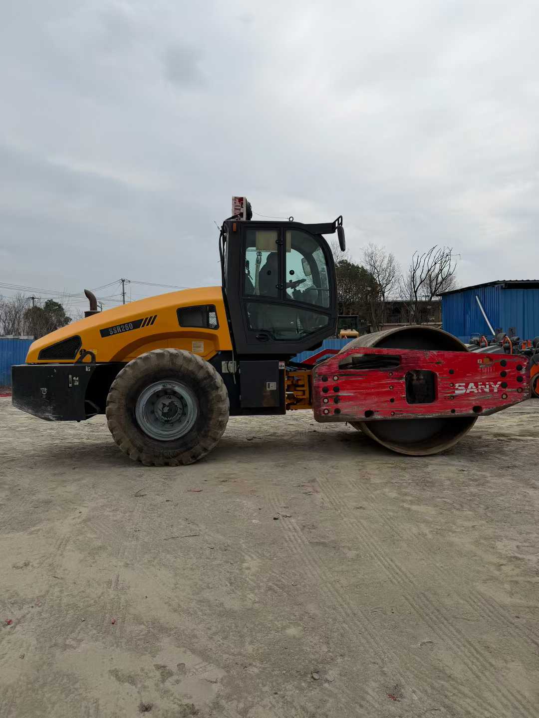 SANY SSR260 roller, manufactured in 2015, 26 tons, fully hydraulic, dual-drive.