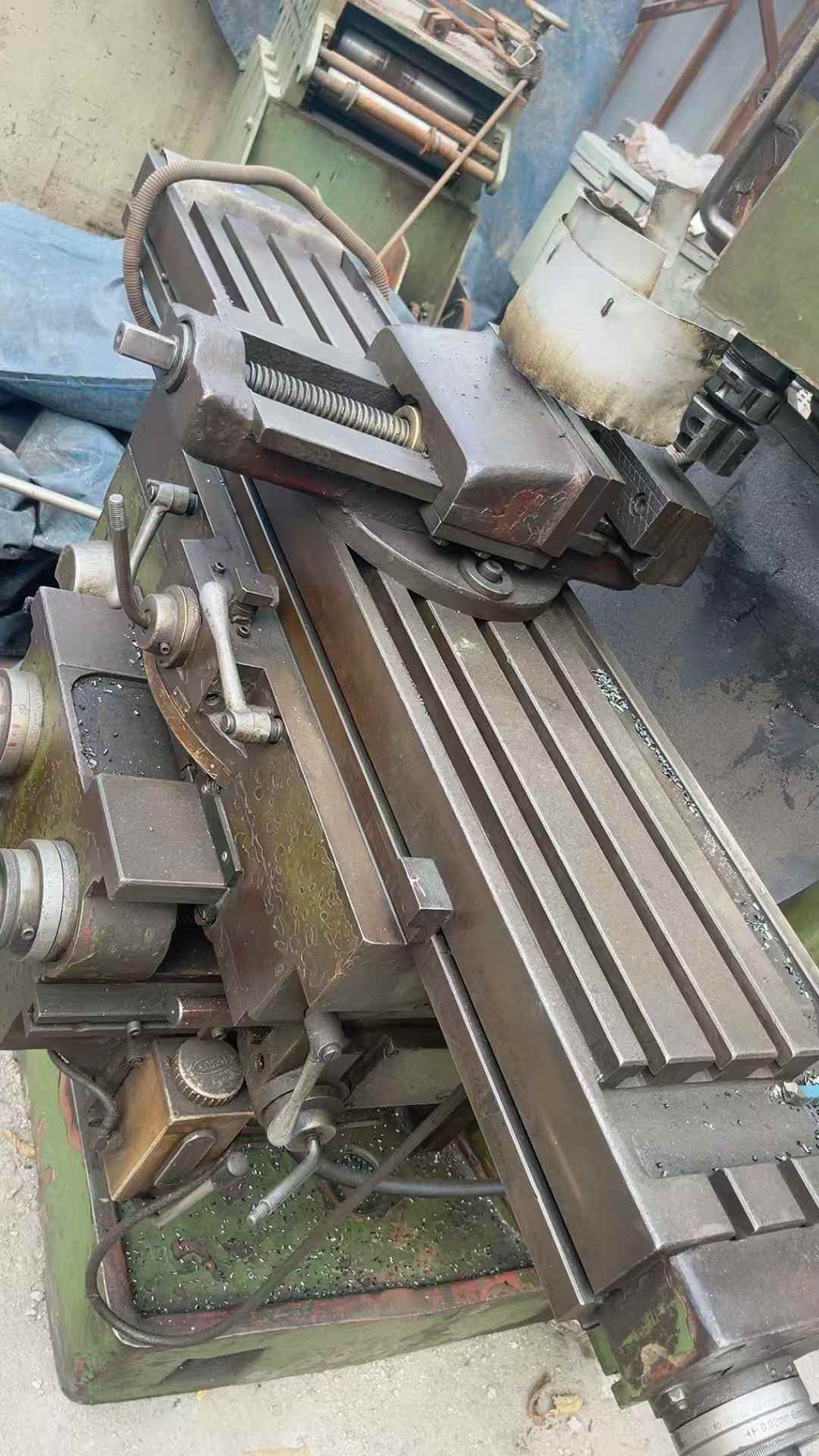 Taiwanese universal milling machine.