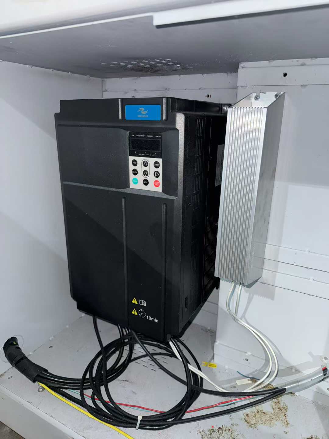 Elida 160-200-240-280T direct-acting cylinder, servo injection molding machine, multiple units.