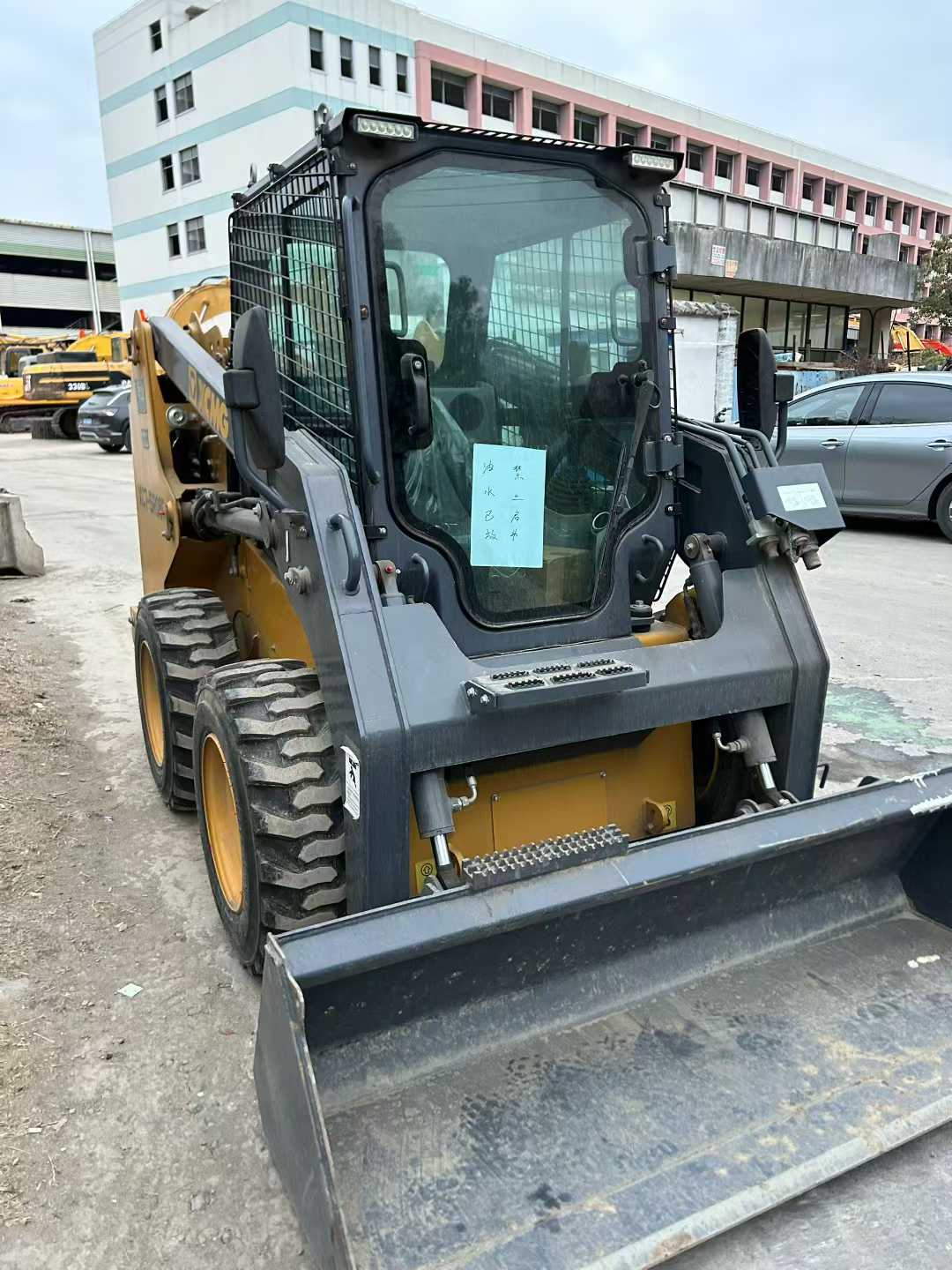 The first order for 2026 has already kicked off perfectly! XCMG sliding loader.