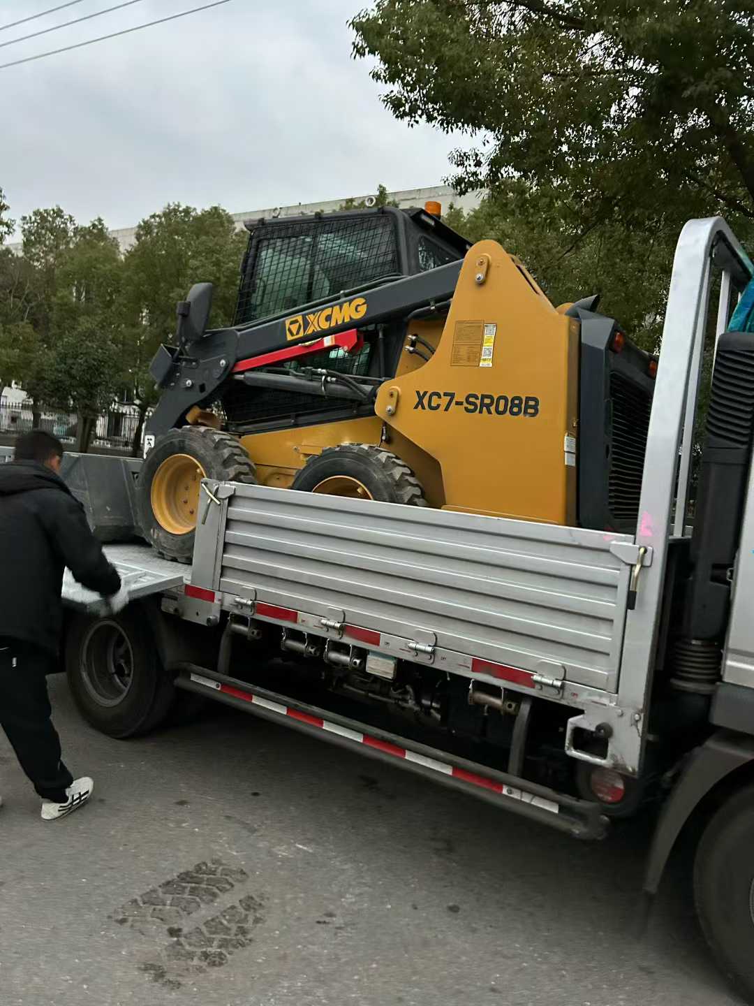 The first order for 2026 has already kicked off perfectly! XCMG sliding loader.