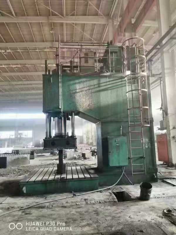 Huzhou 500-unit single-arm hydraulic press.