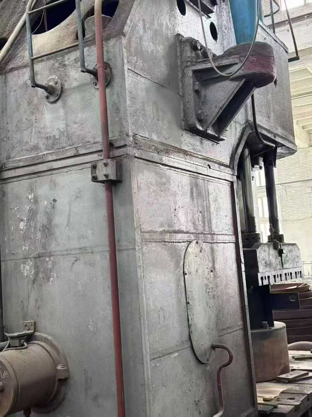 Shaanxi 500-ton single-arm hydraulic press.