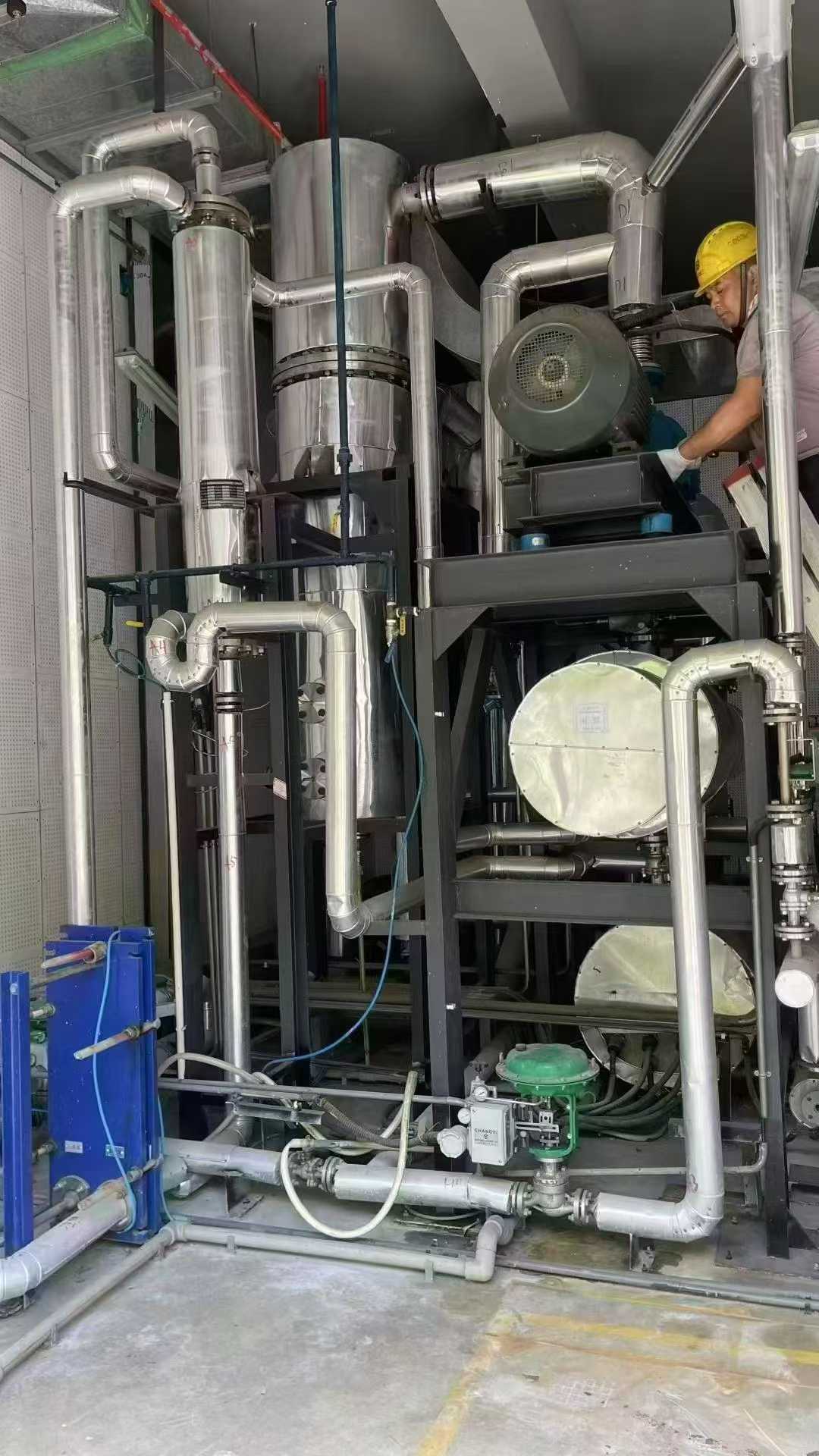 300 liters. Titanium material. MVR evaporator. 1 set, in excellent condition.