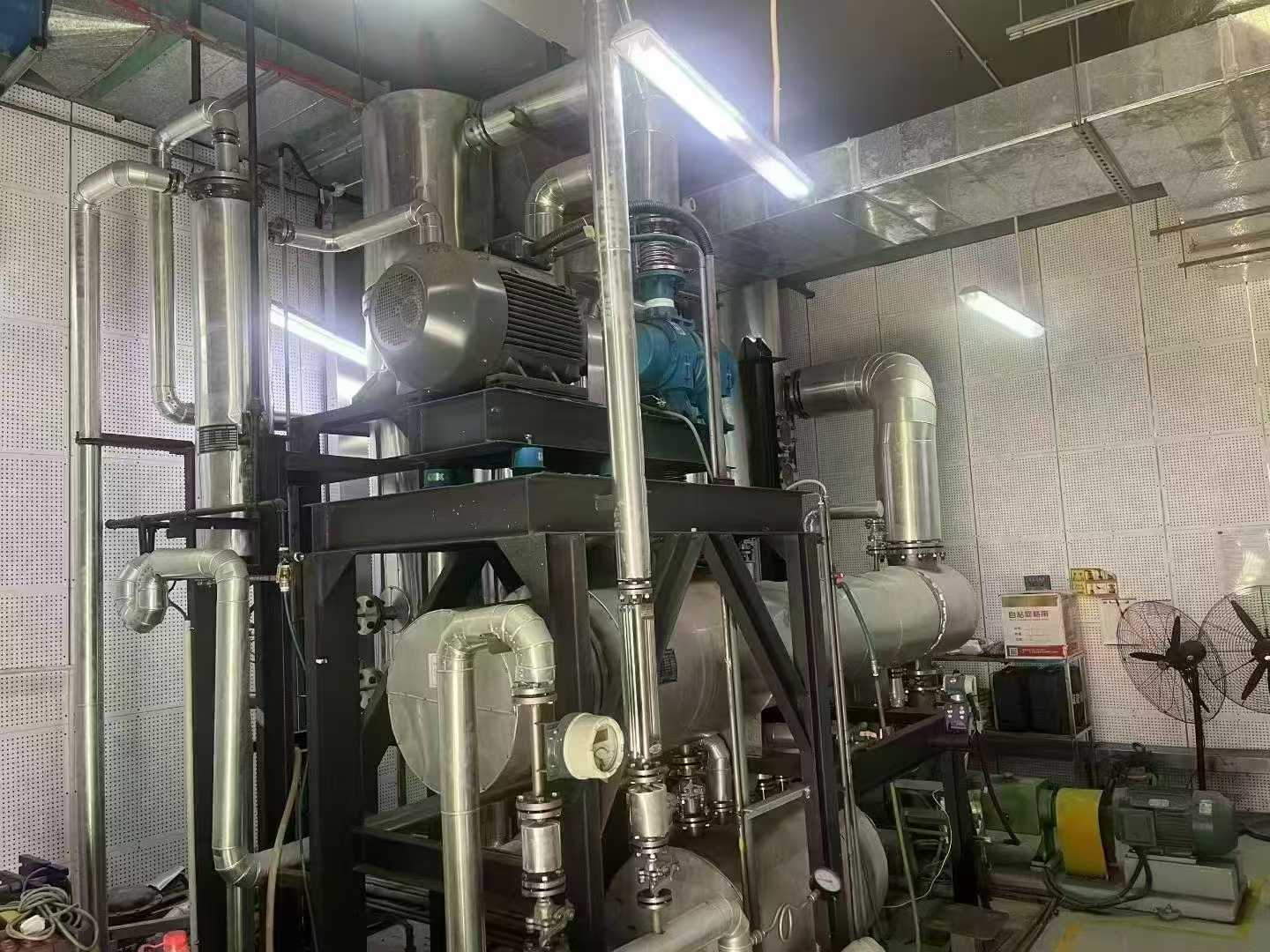 300 liters. Titanium material. MVR evaporator. 1 set, in excellent condition.