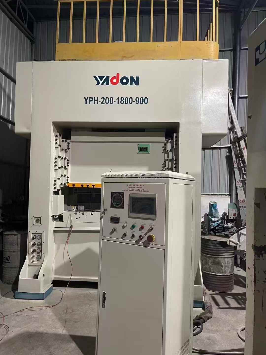 Yang Duan’s closed-type double-axis 200T press machine, #200 ton gantry double-point punching press, stroke 50, stroke count 80-170, maximum mold height 450.