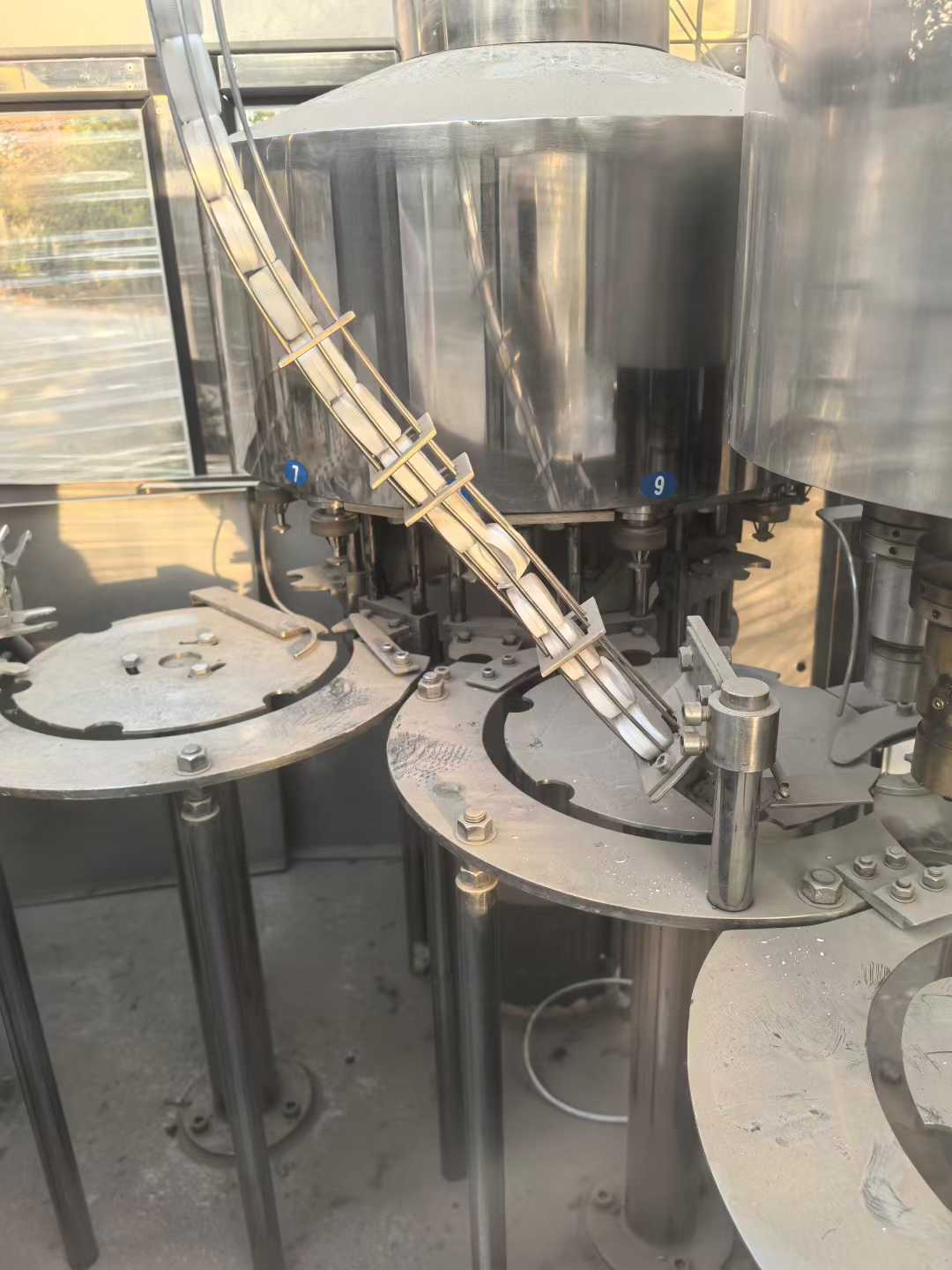 Sanxing Huaxing 12-head customized water filling machine.