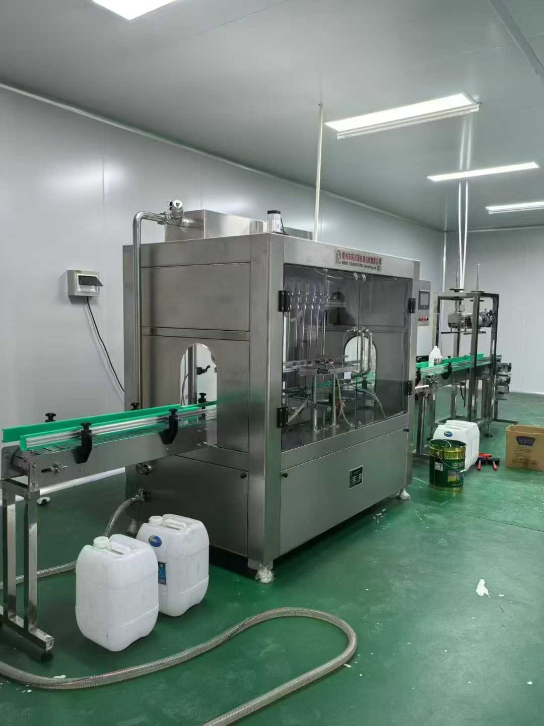 A set of 6 straight-line filling, pressurized capsules, installed for 25 years but never used, in brand-new condition.