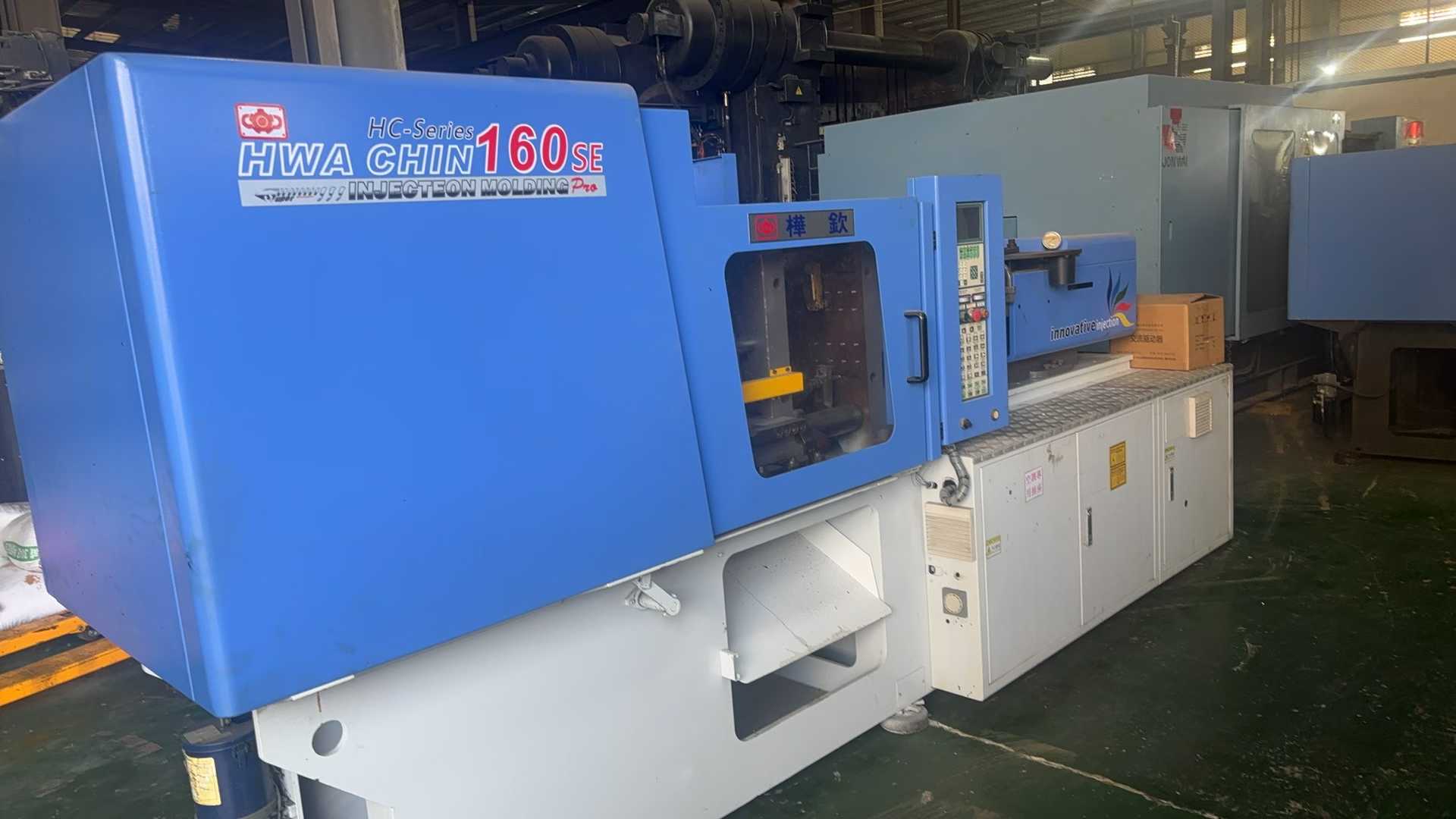 Huaqin 160 T. Six units. Mold capacity 460. Screw diameter 26–28. Suitable for manufacturing connectors, phone cases. Original Japanese servo from the factory.