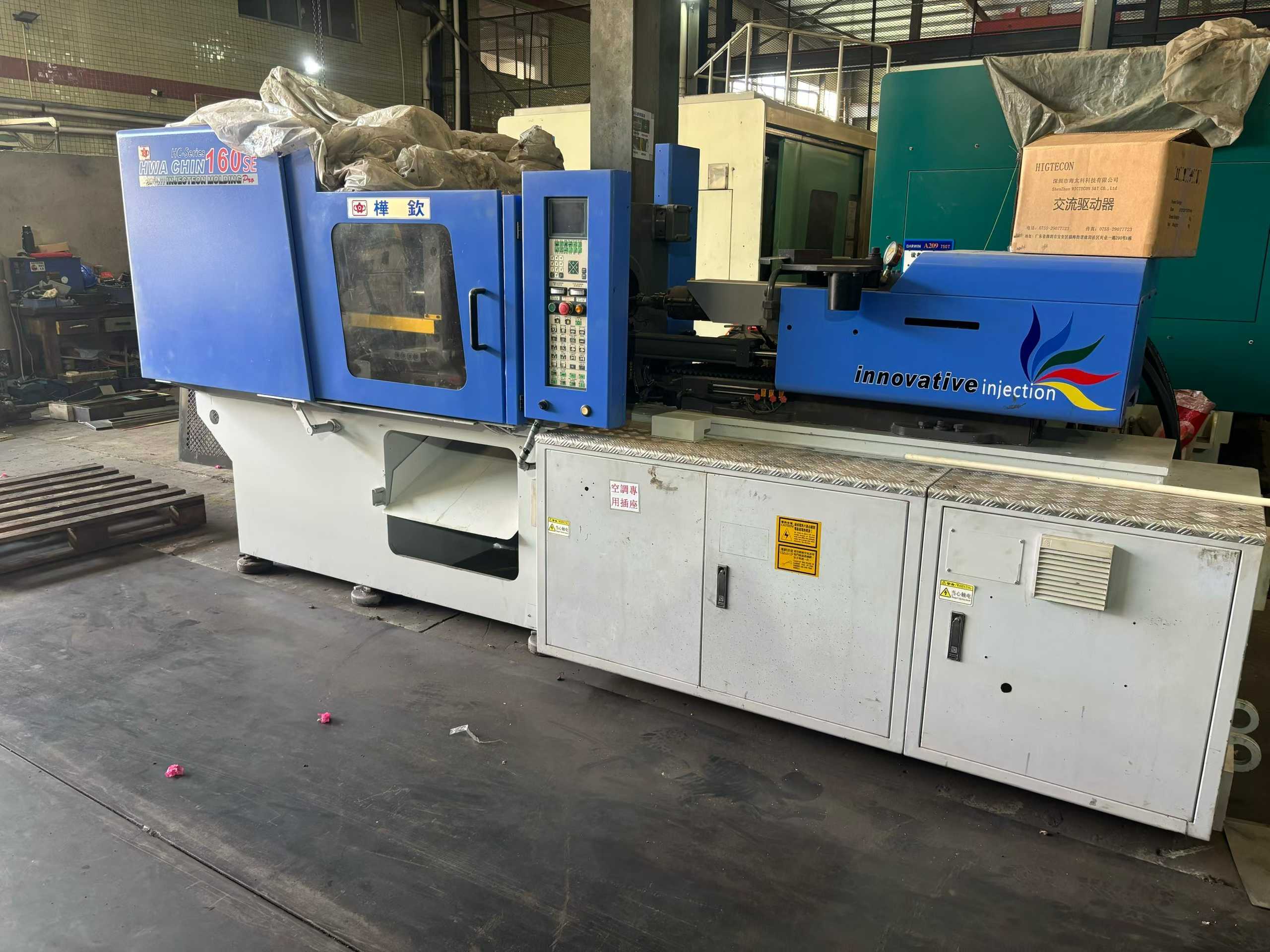 Huaqin 160 T. Six units. Mold capacity 460. Screw diameter 26–28. Suitable for manufacturing connectors, phone cases. Original Japanese servo from the factory.