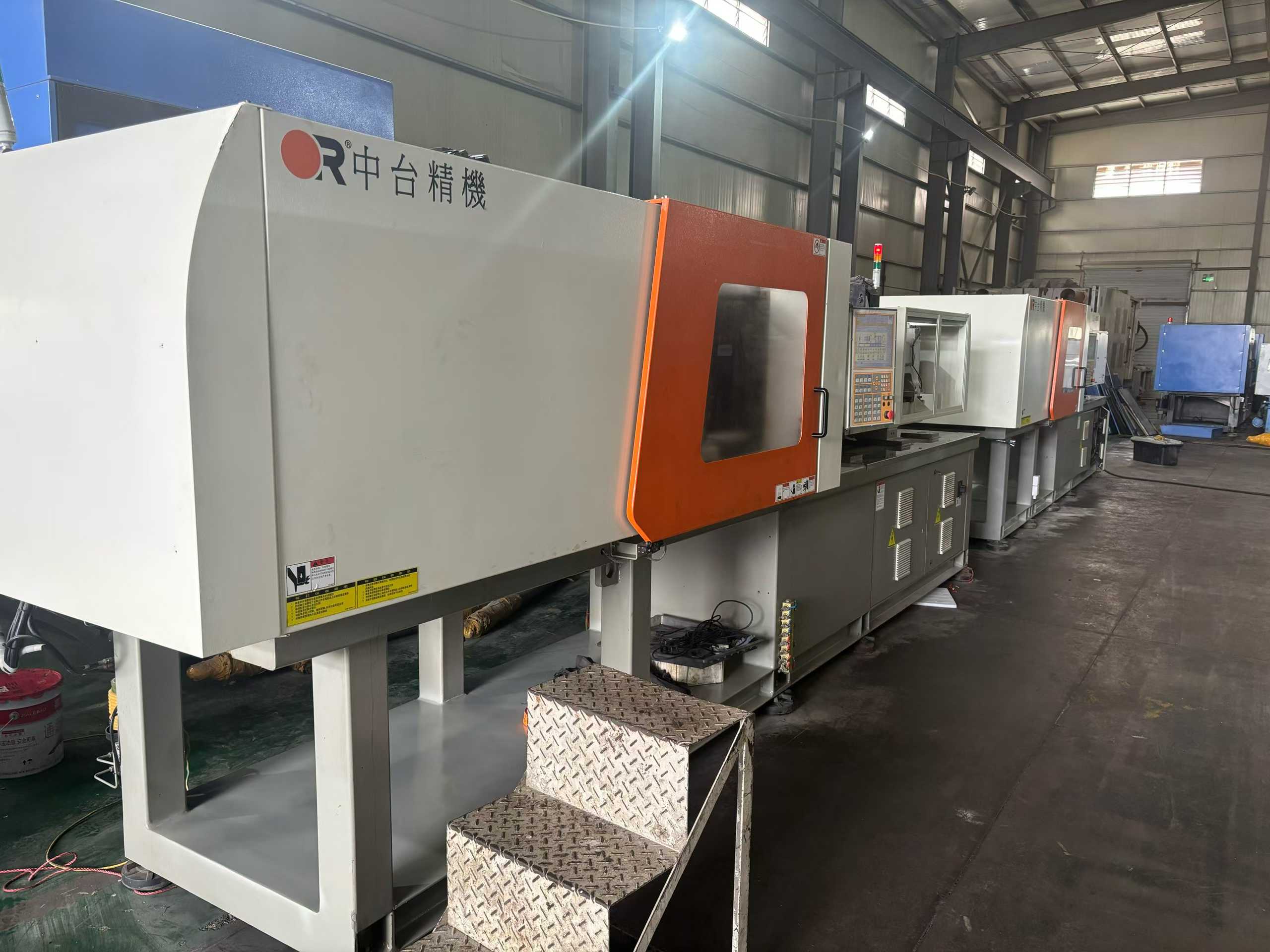 Taichung Electric Motor 180 T. 2 units. Screw shaft 32. 40