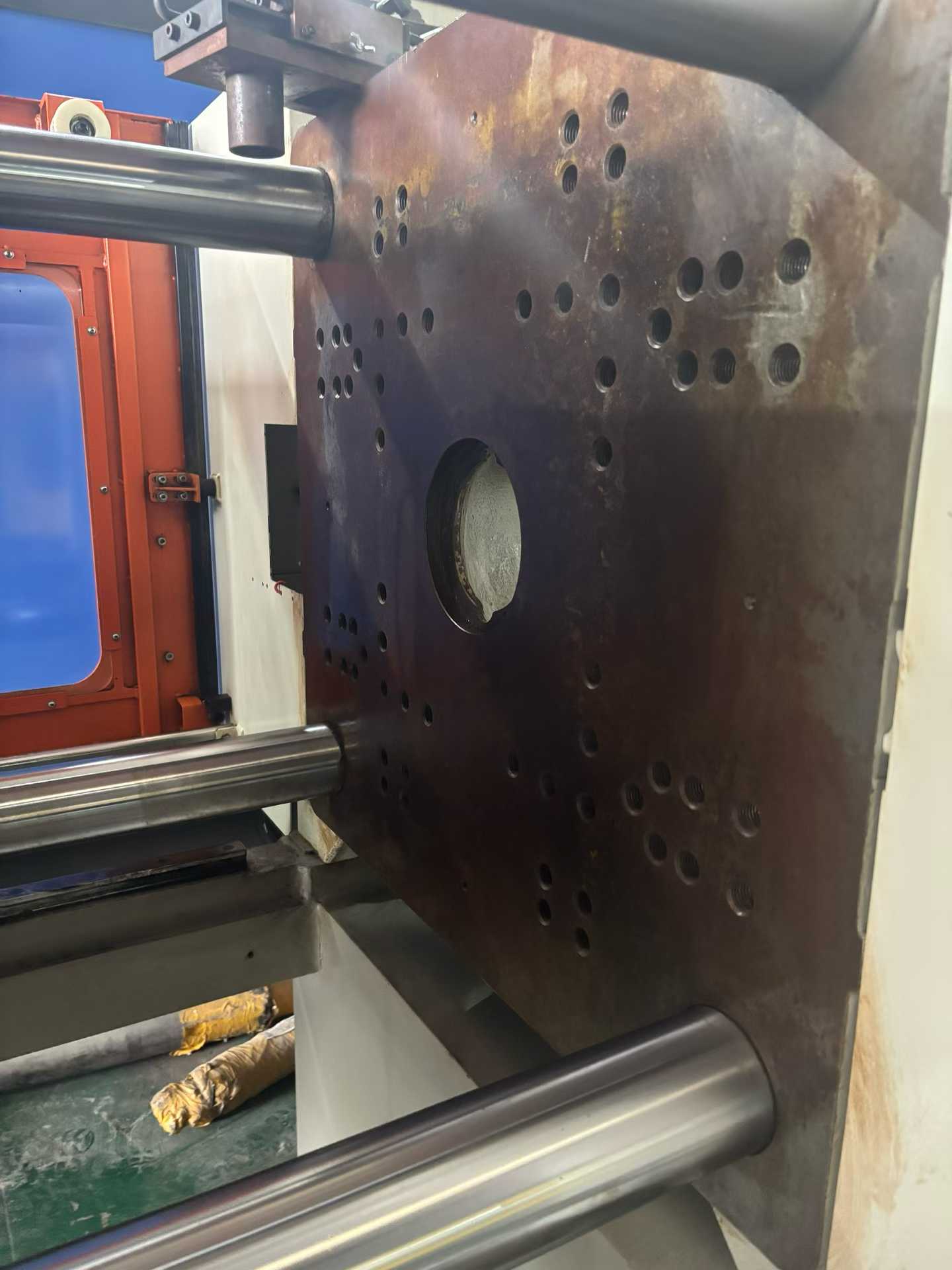 Taichung Electric Motor 180 T. 2 units. Screw shaft 32. 40