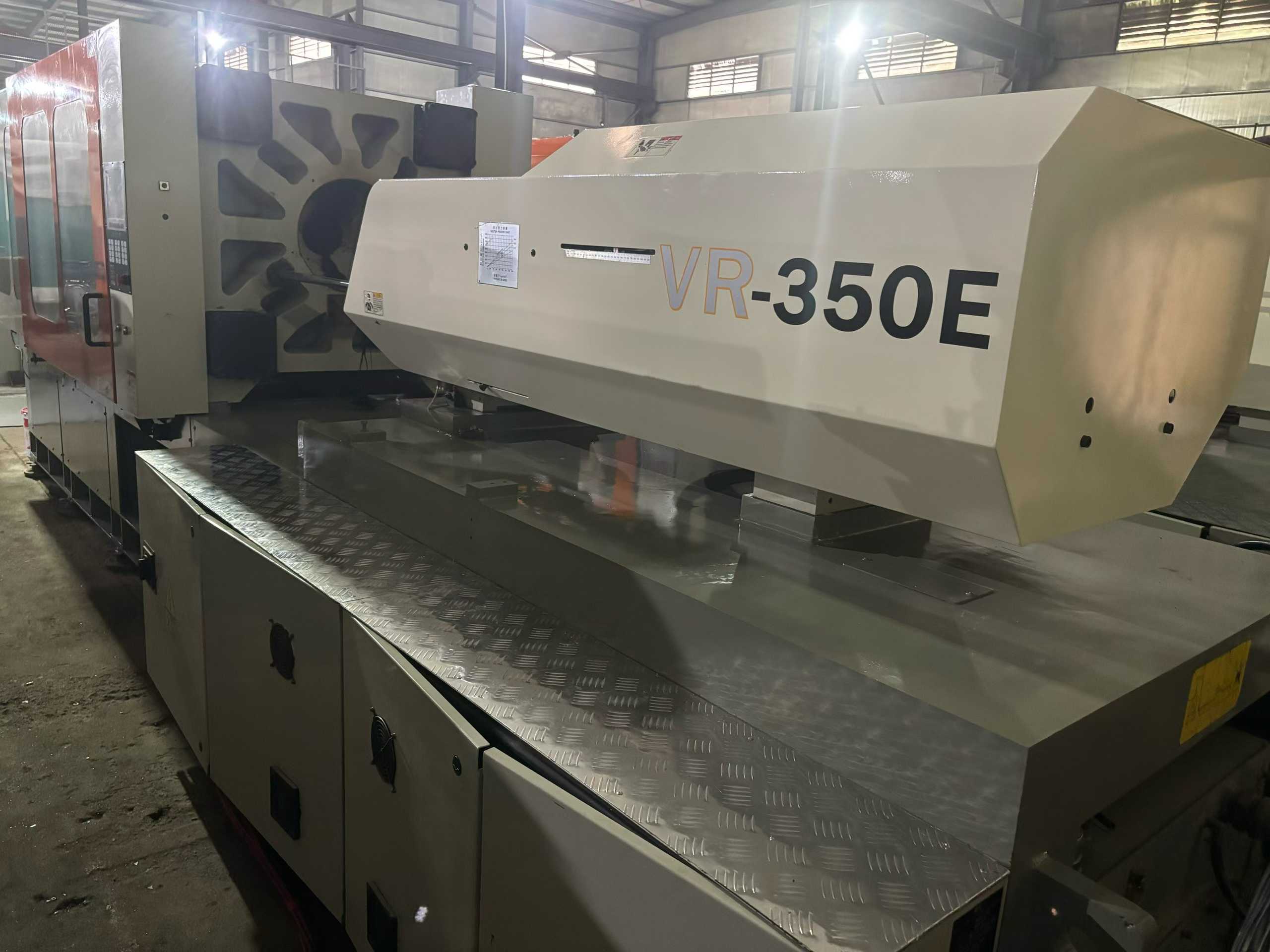 Taichung 350T. 450T each, two units. Huichuan servo.