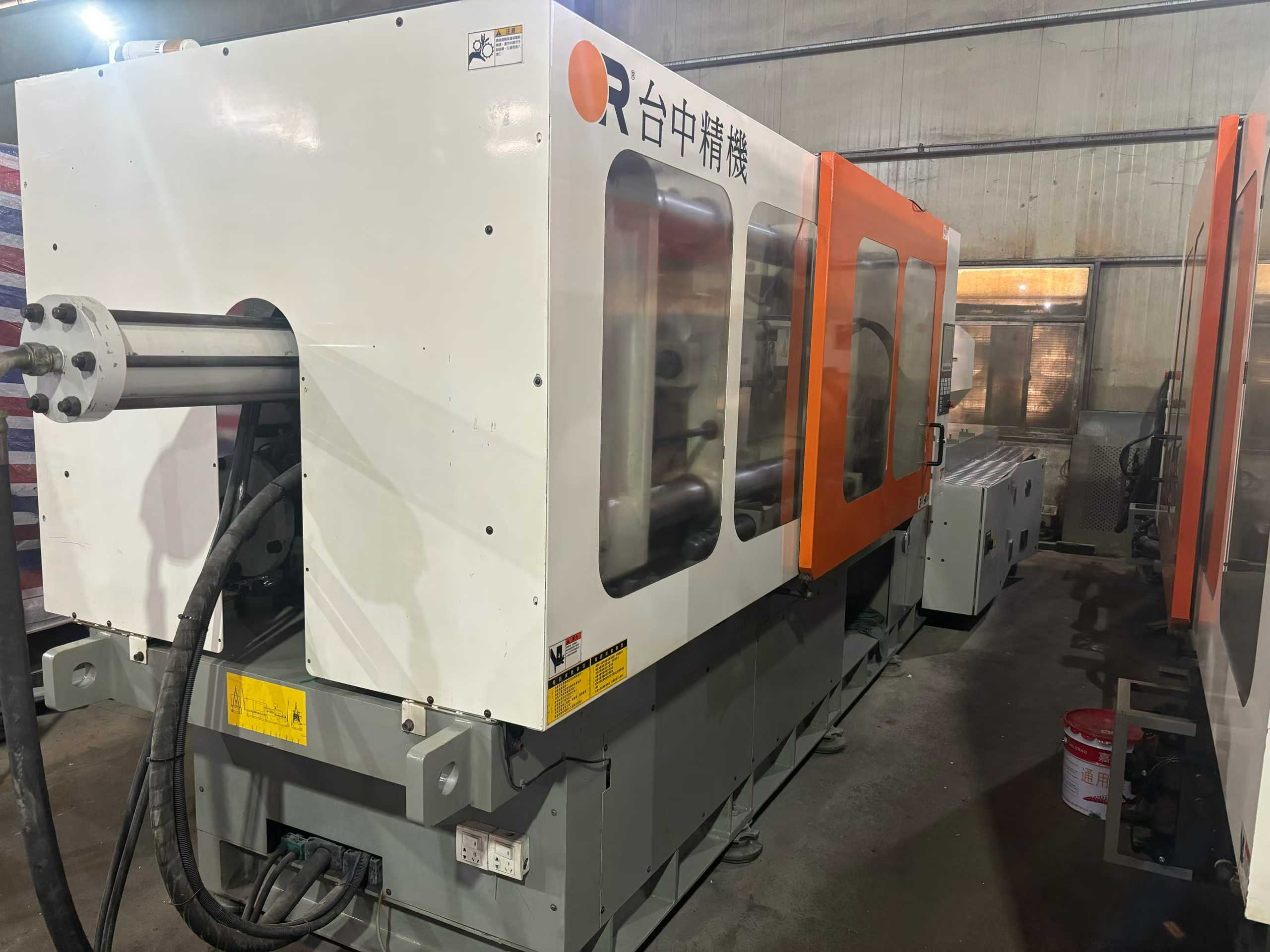 Taichung 350T. 450T each, two units. Huichuan servo.