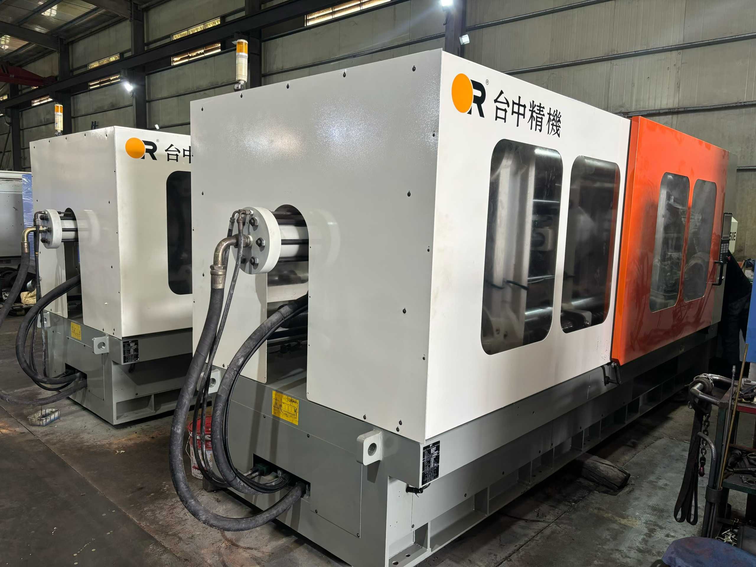 Taichung 350T. 450T each, two units. Huichuan servo.