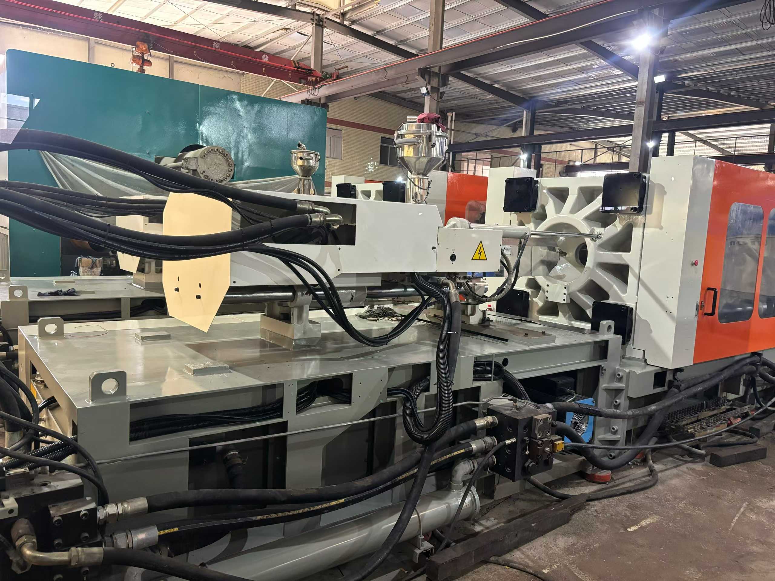 Taichung 350T. 450T each, two units. Huichuan servo.