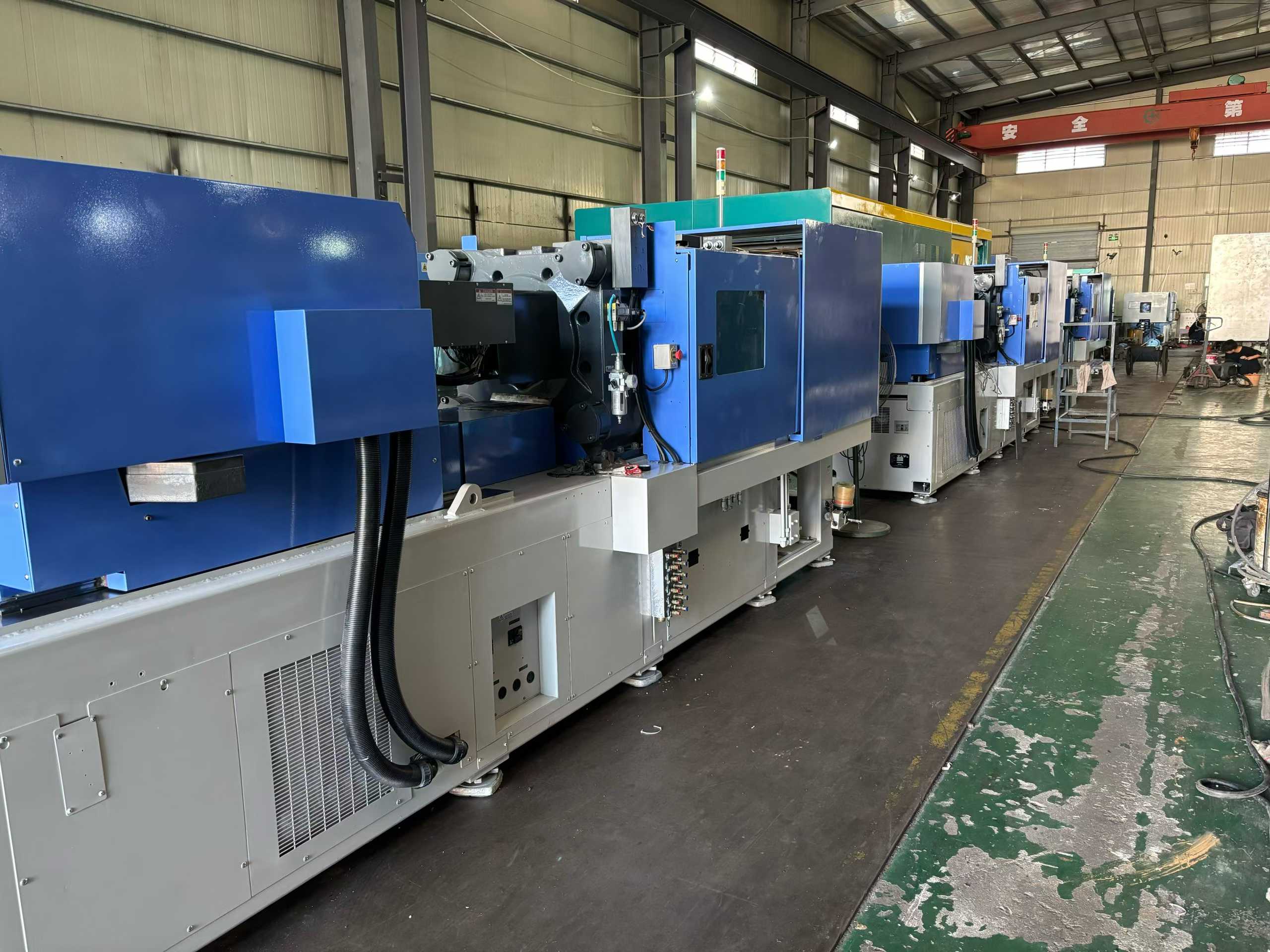 Nippon Steel 180 AD units. Screw diameter 30 to 32.