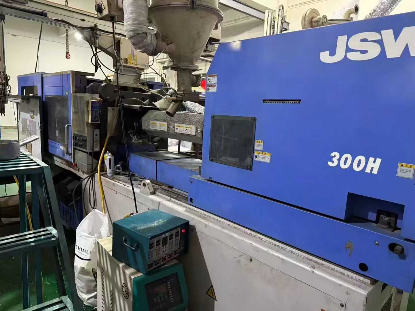 JSw fully electric 140, two 180s, one Chuankou hydraulic press 220.