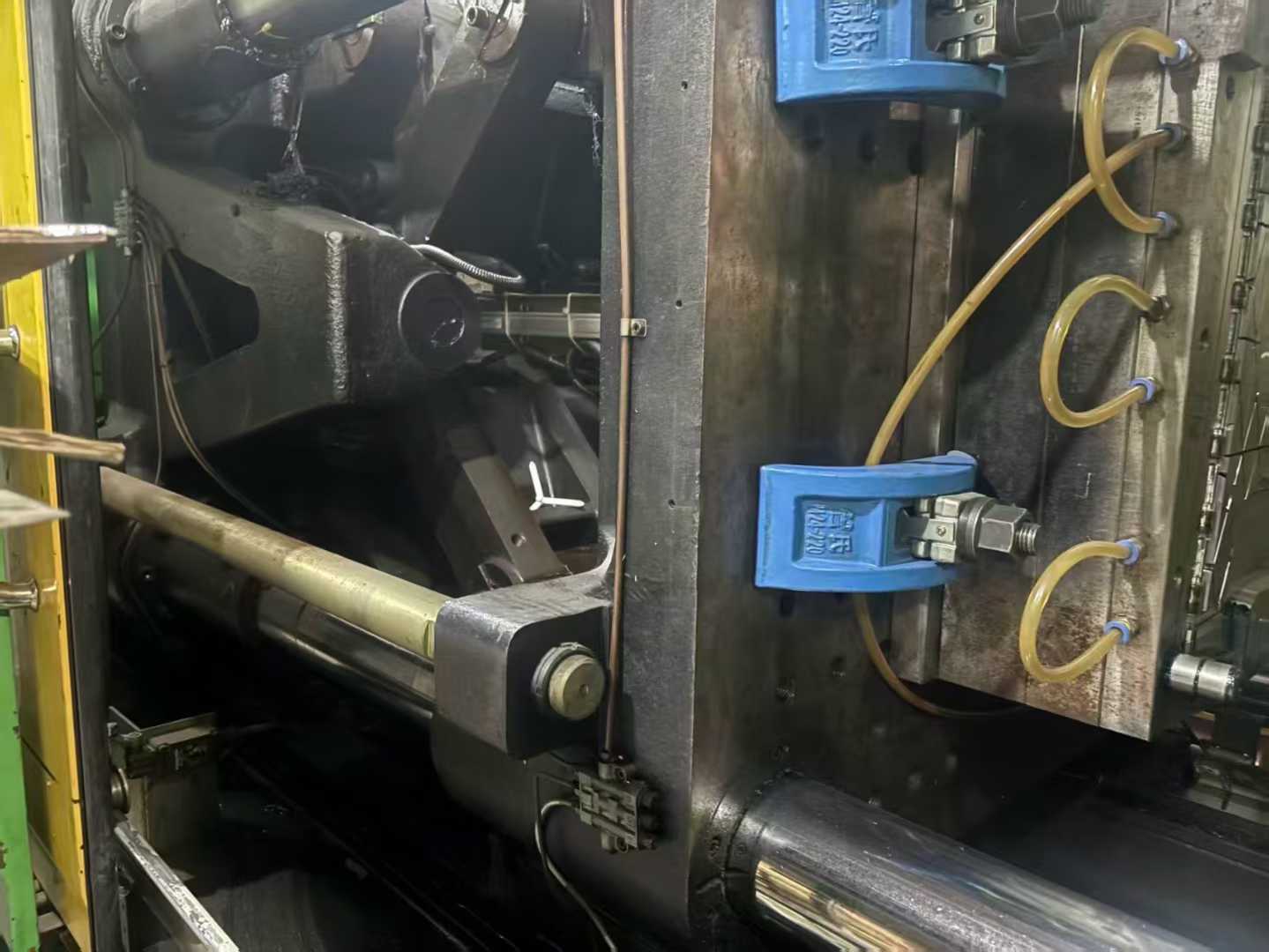 Bochuang 400T servo motor.