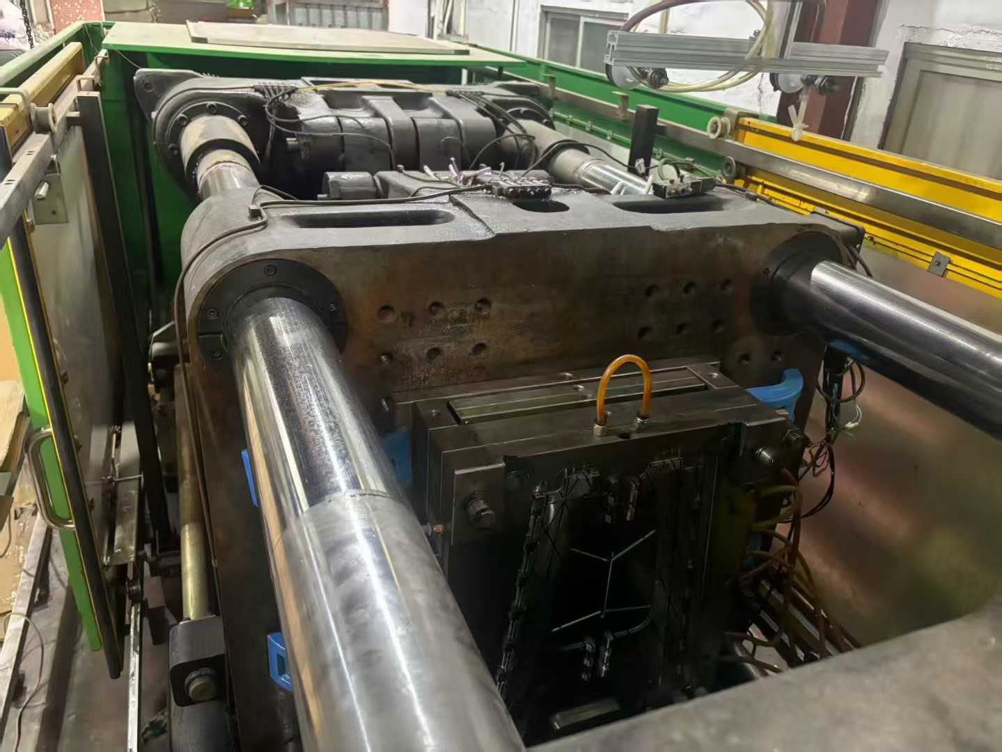 Bochuang 400T servo motor.