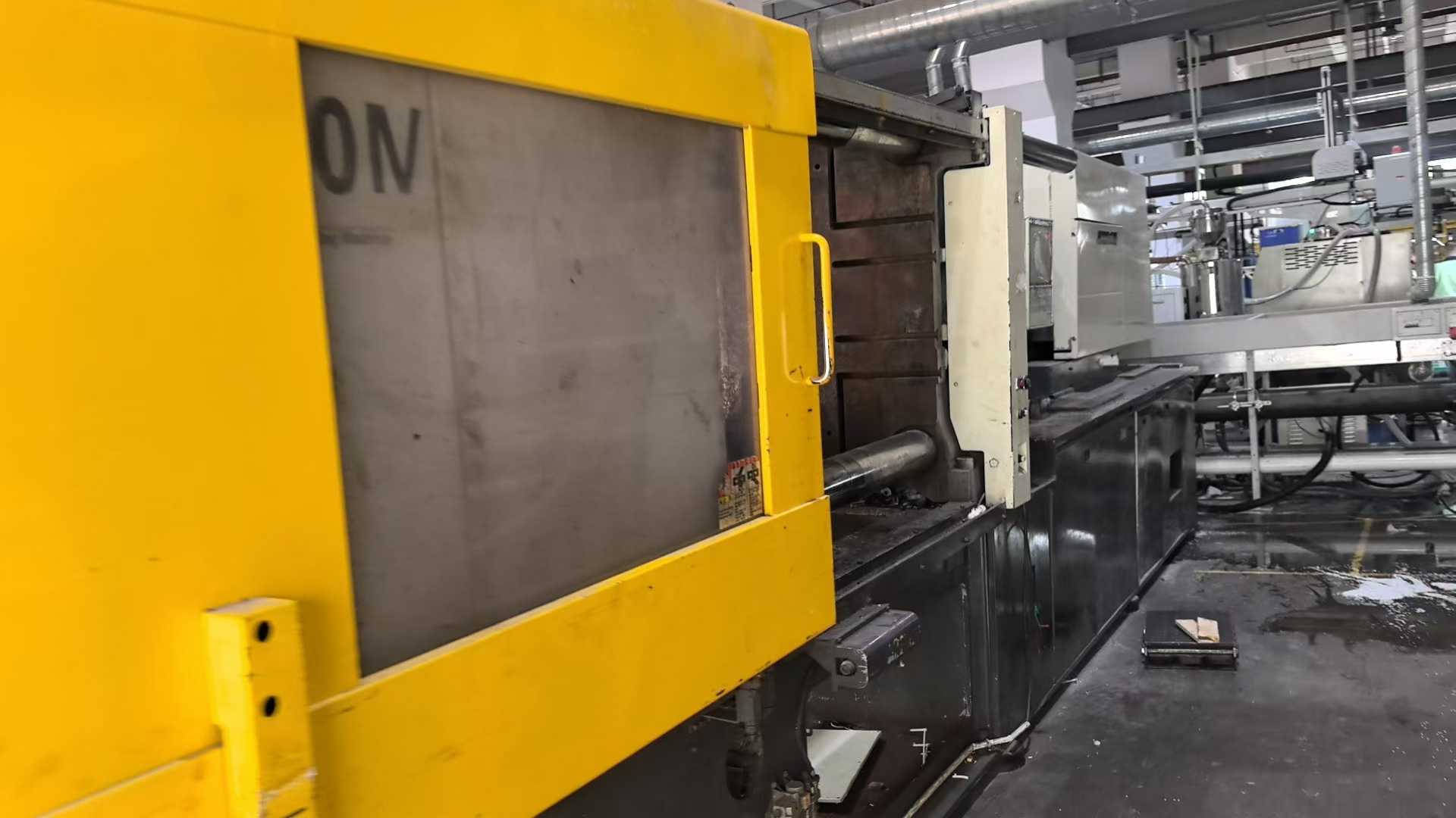 Toshiba: 350 tons, 220 tons, 160 tons; Toyo: 450 tons, 280 tons; Fanuc: 150 tons.