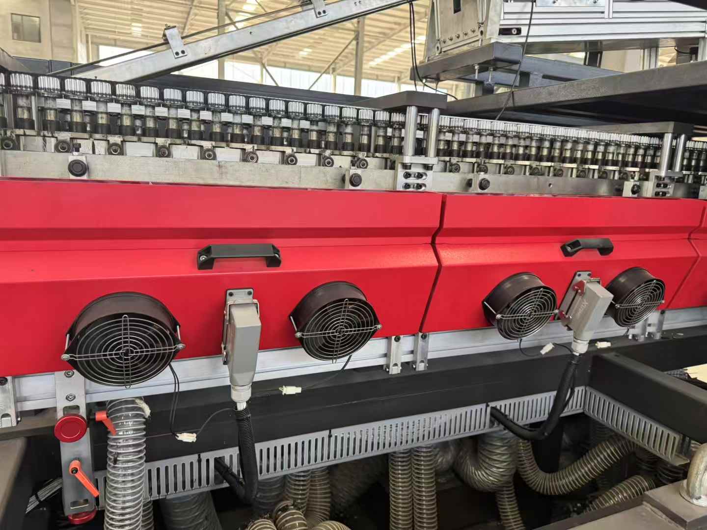 The 25-year-old flute has undergone 11 changes in pitch over the years, with the 28-hole version! It has barely been used.