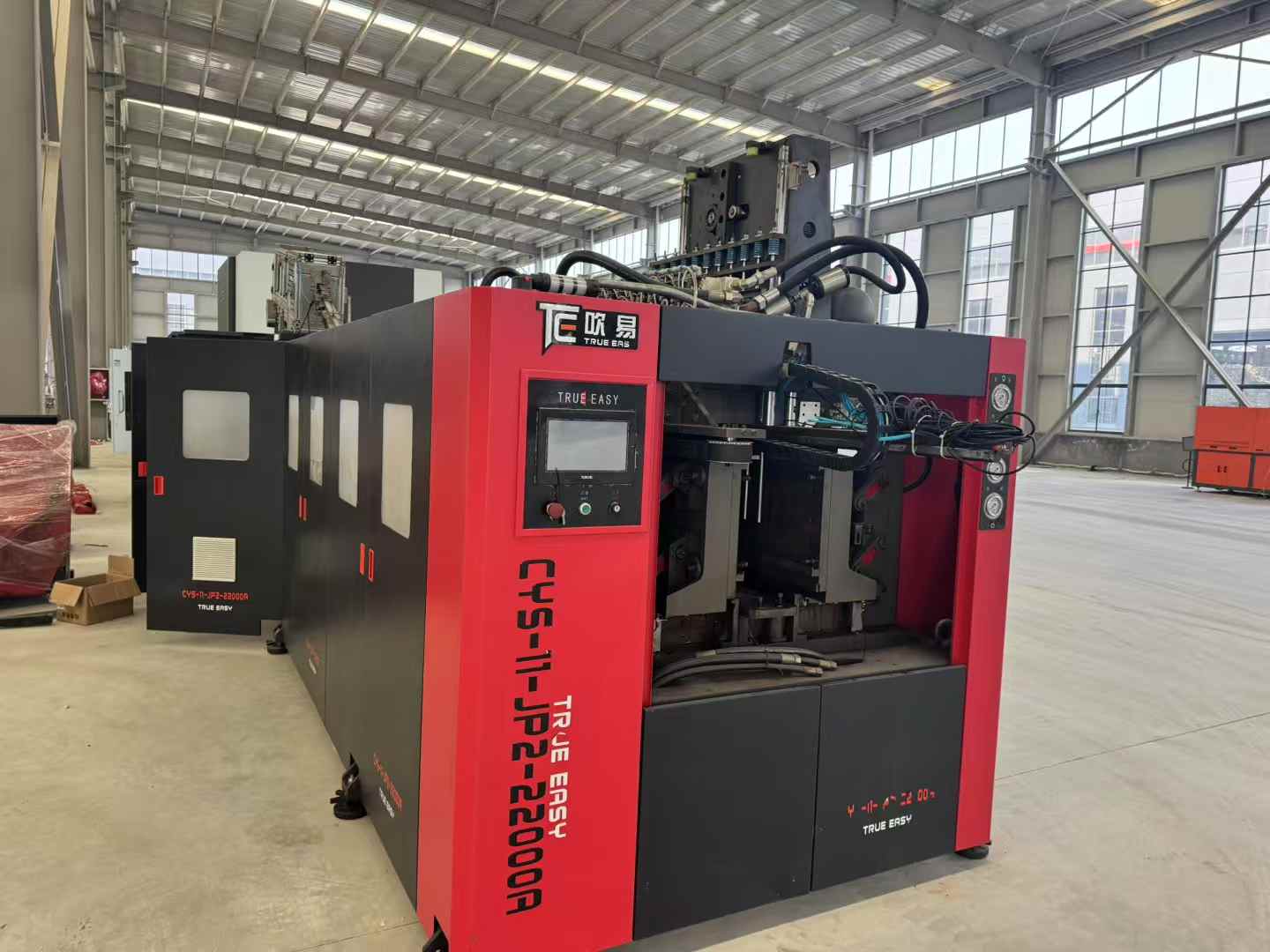 The 25-year-old flute has undergone 11 changes in pitch over the years, with the 28-hole version! It has barely been used.