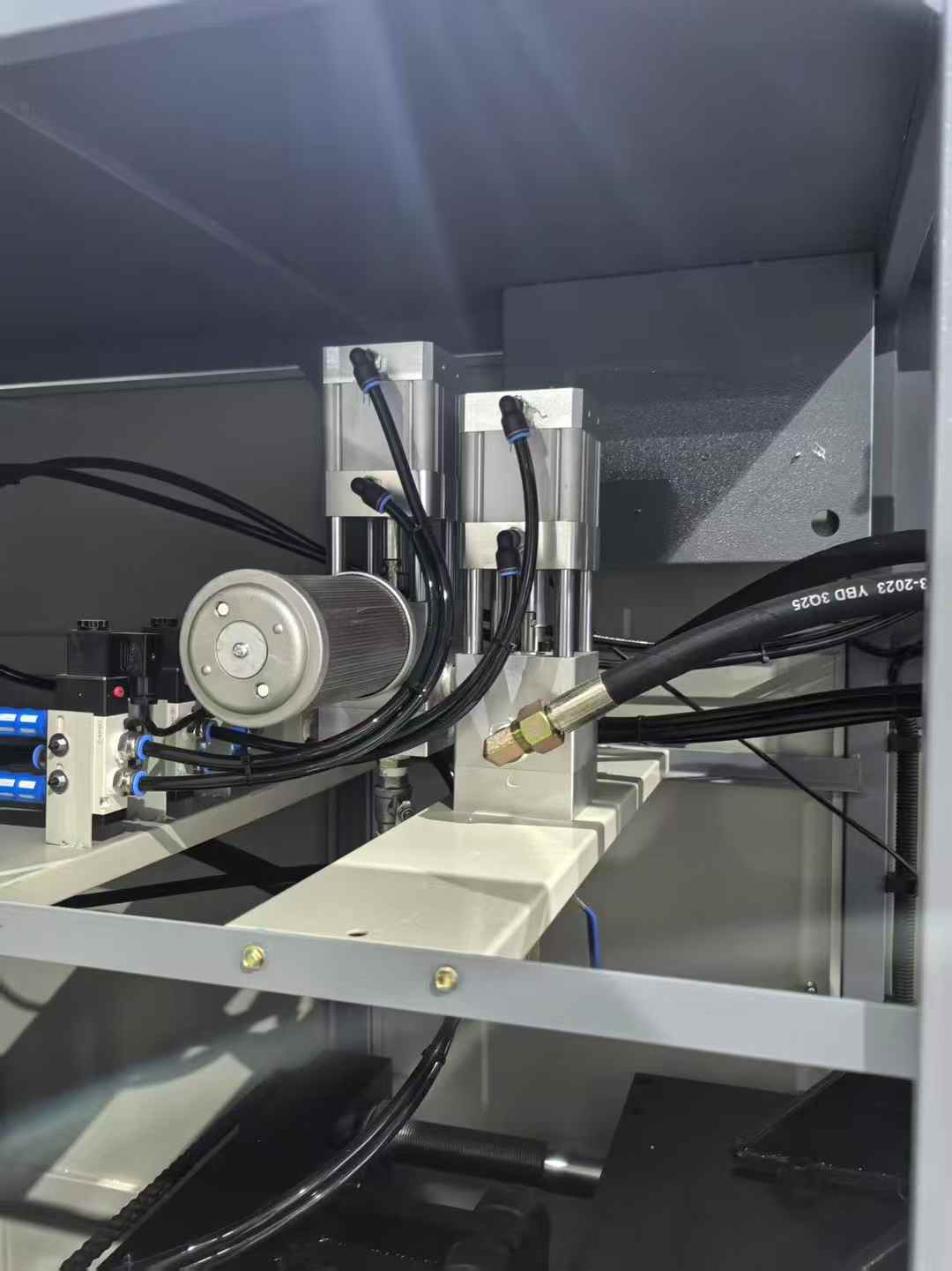 A brand new, high-end 20-liter semi-automatic unit – also available at a wholesale price.