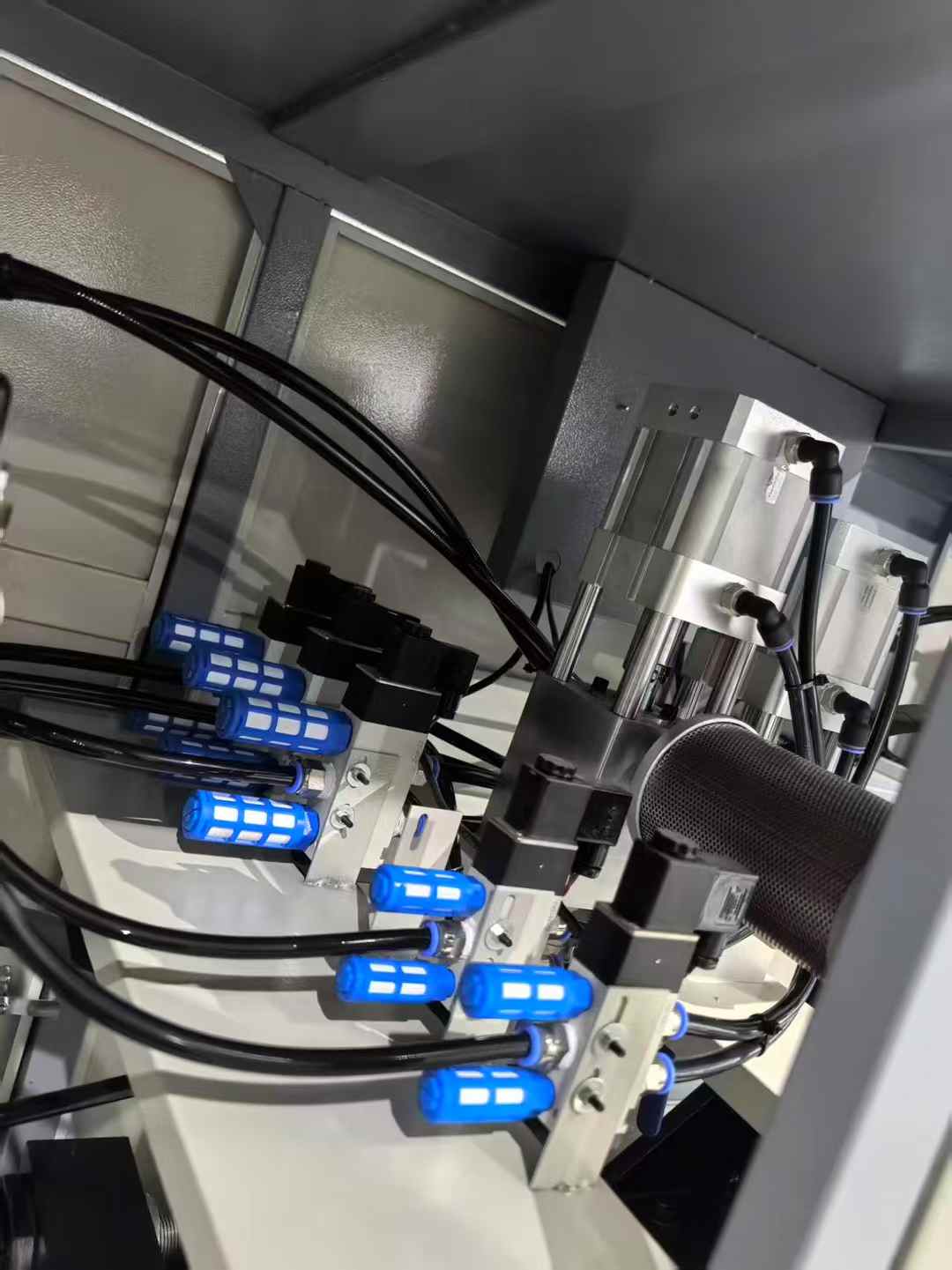 A brand new, high-end 20-liter semi-automatic unit – also available at a wholesale price.