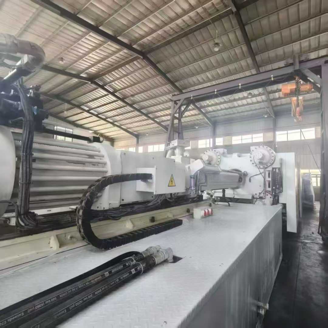 2 units of the Lijin 900T original factory servo machine, two-plate machine, lower mold 1180m, screw 110m.