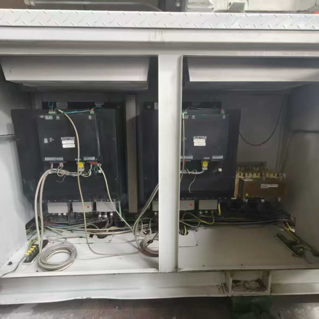 2 units of the Lijin 900T original factory servo machine, two-plate machine, lower mold 1180m, screw 110m.