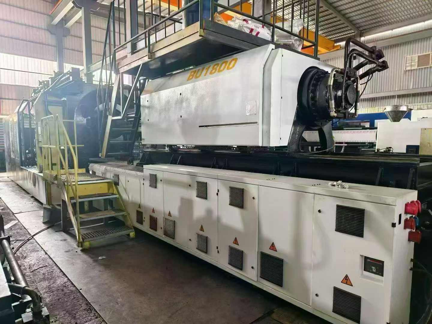 Bochuang 1800-ton servo two-plate machine.