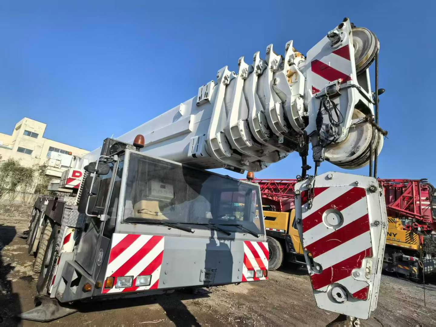 Demag 80-ton crane, 2002 model.