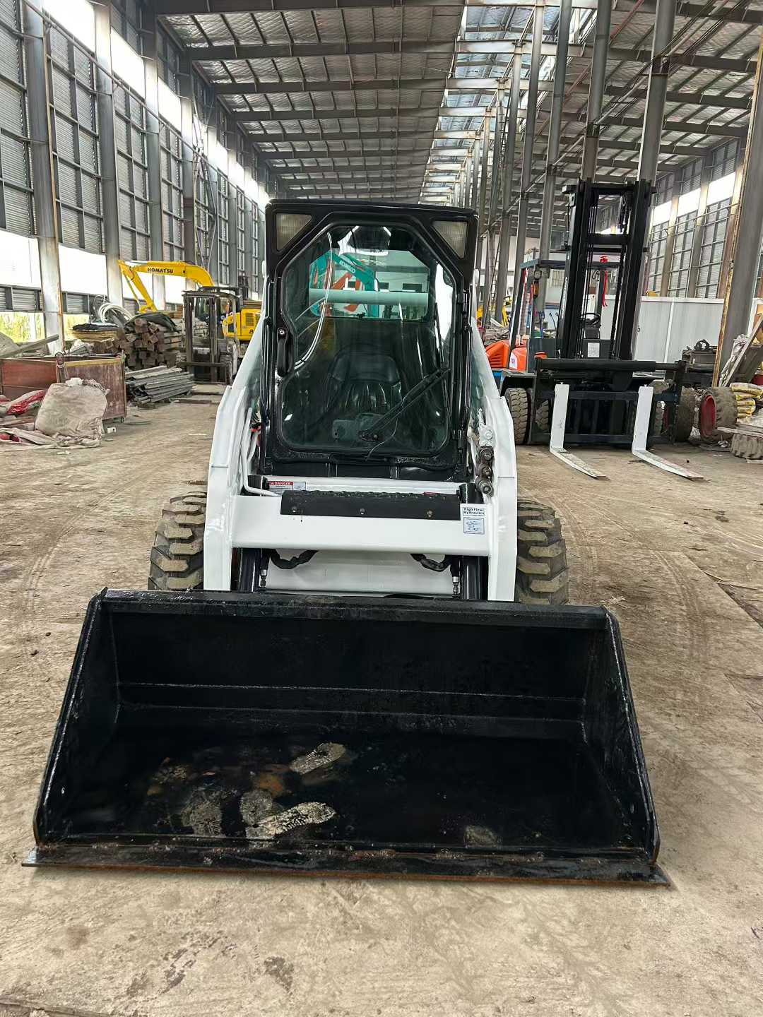 Lynx S185 American-made sliding loader.