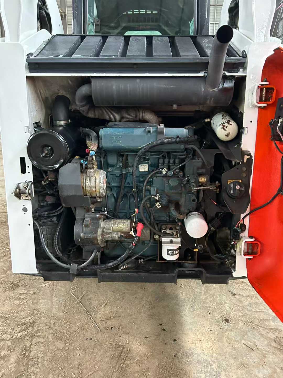 Lynx S185 American-made sliding loader.